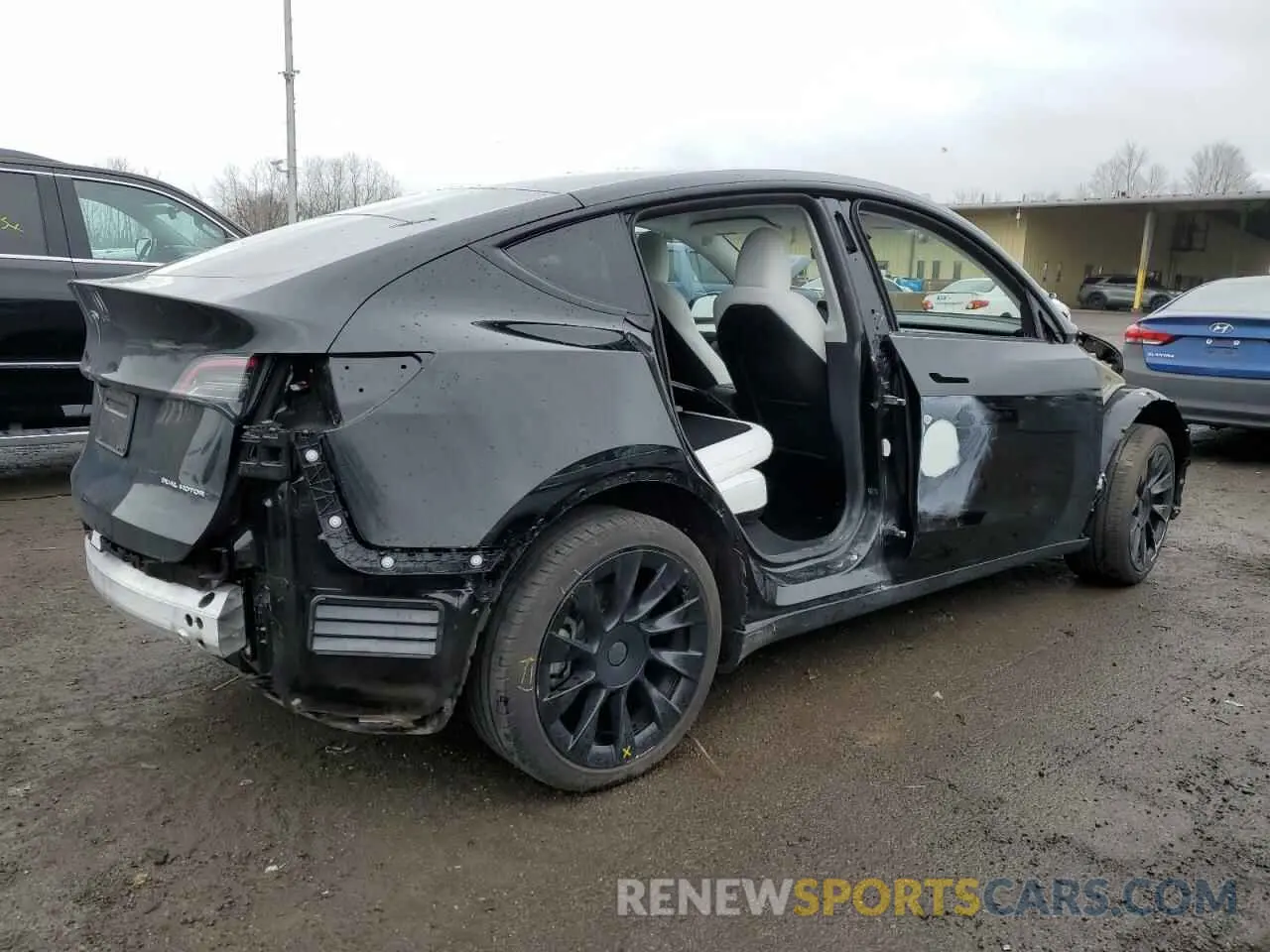 3 Photograph of a damaged car 7SAYGDEE9PF845888 TESLA MODEL Y 2023