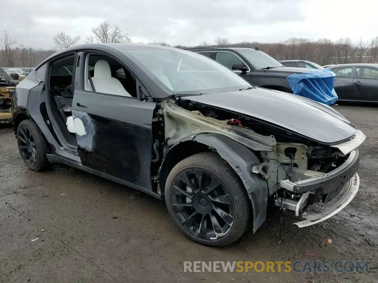 4 Photograph of a damaged car 7SAYGDEE9PF845888 TESLA MODEL Y 2023