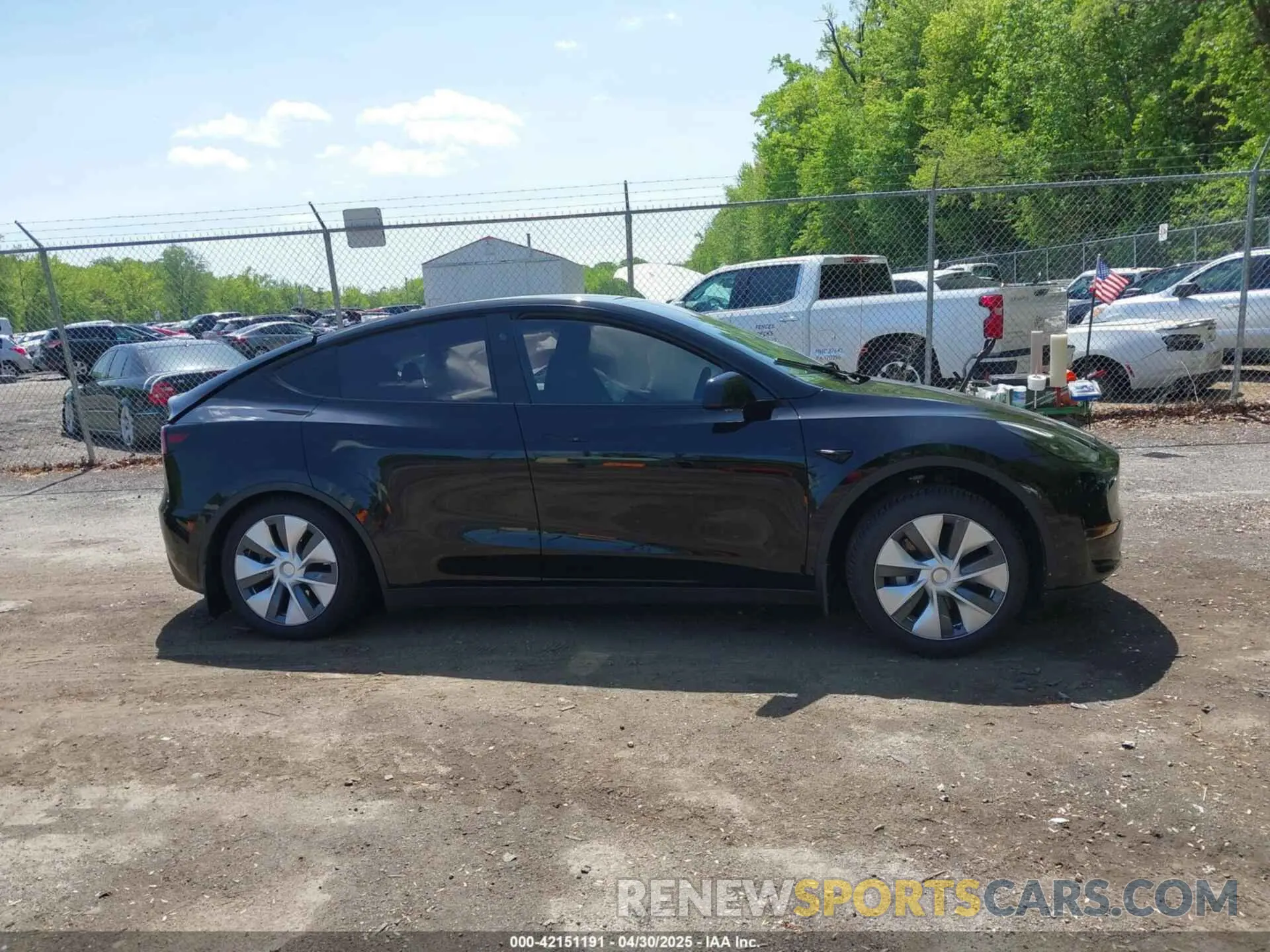 13 Photograph of a damaged car 7SAYGDEE9PF850881 TESLA MODEL Y 2023
