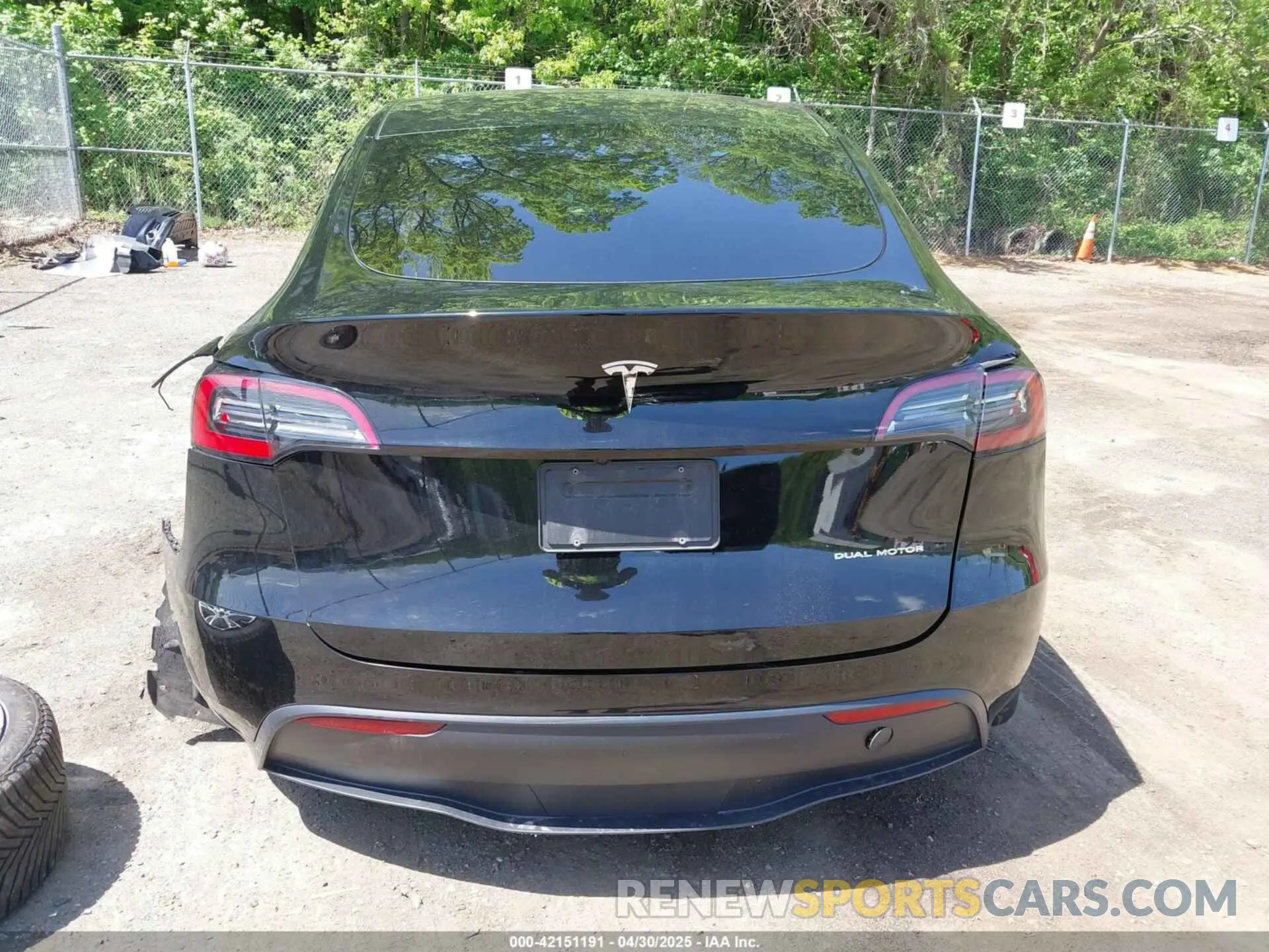 16 Photograph of a damaged car 7SAYGDEE9PF850881 TESLA MODEL Y 2023