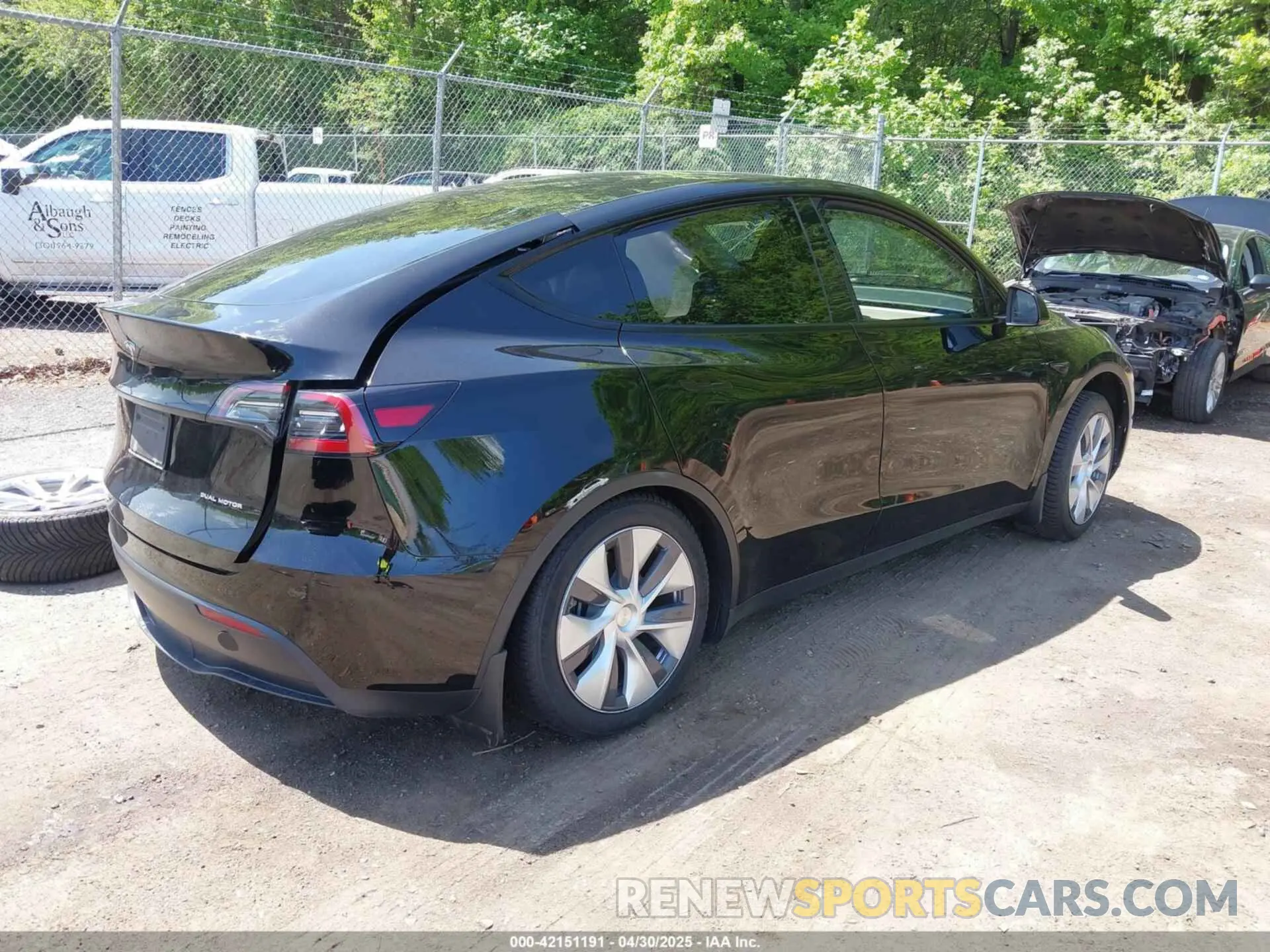 4 Photograph of a damaged car 7SAYGDEE9PF850881 TESLA MODEL Y 2023