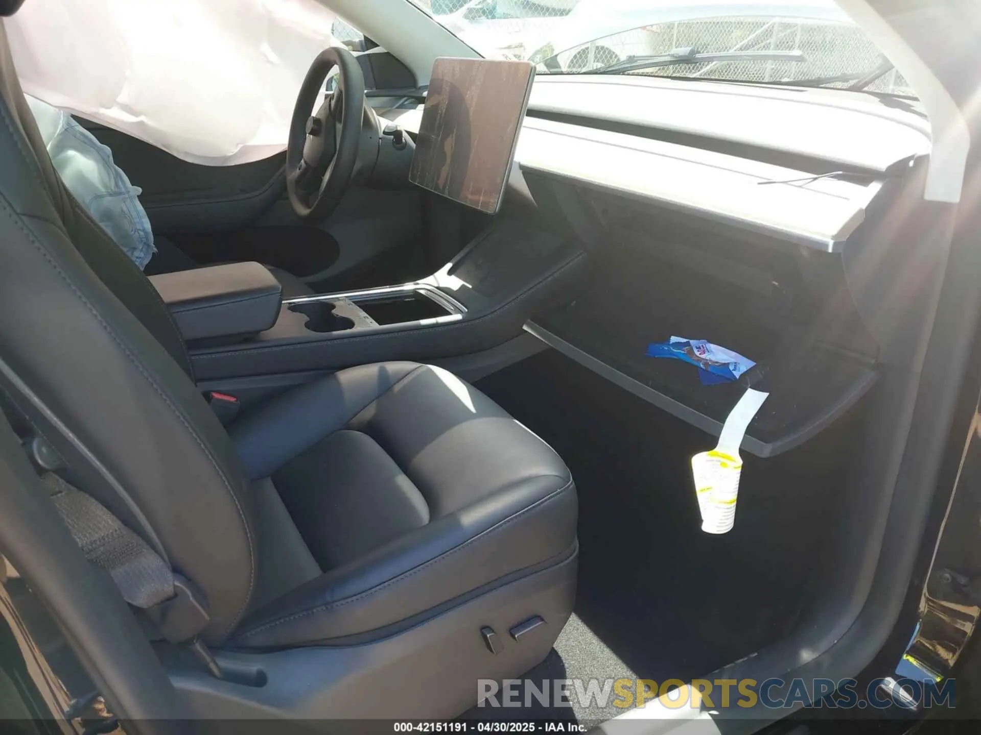 5 Photograph of a damaged car 7SAYGDEE9PF850881 TESLA MODEL Y 2023