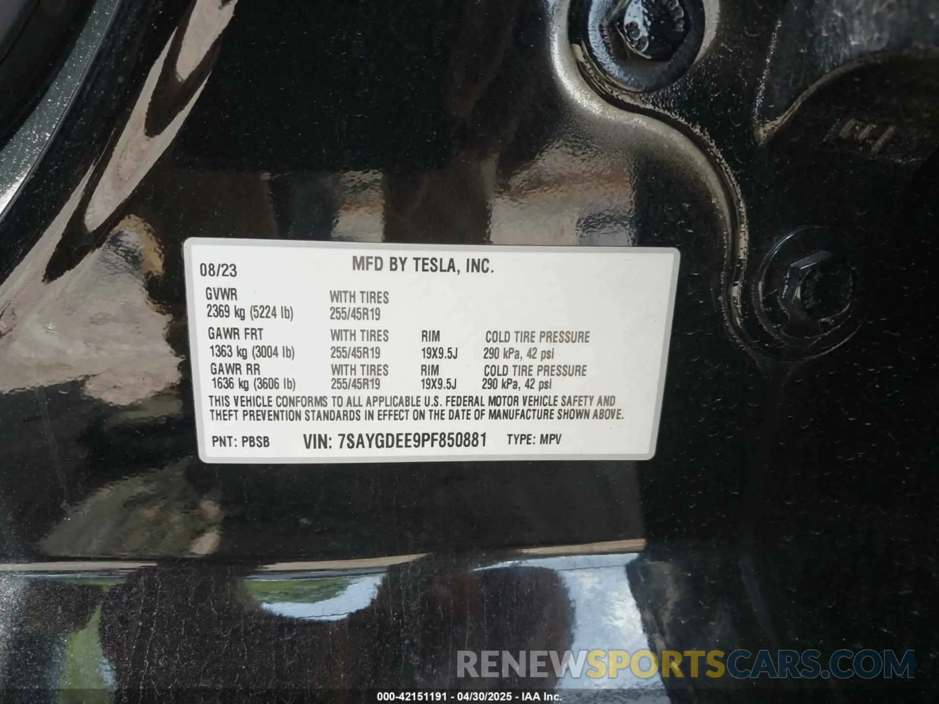 9 Photograph of a damaged car 7SAYGDEE9PF850881 TESLA MODEL Y 2023