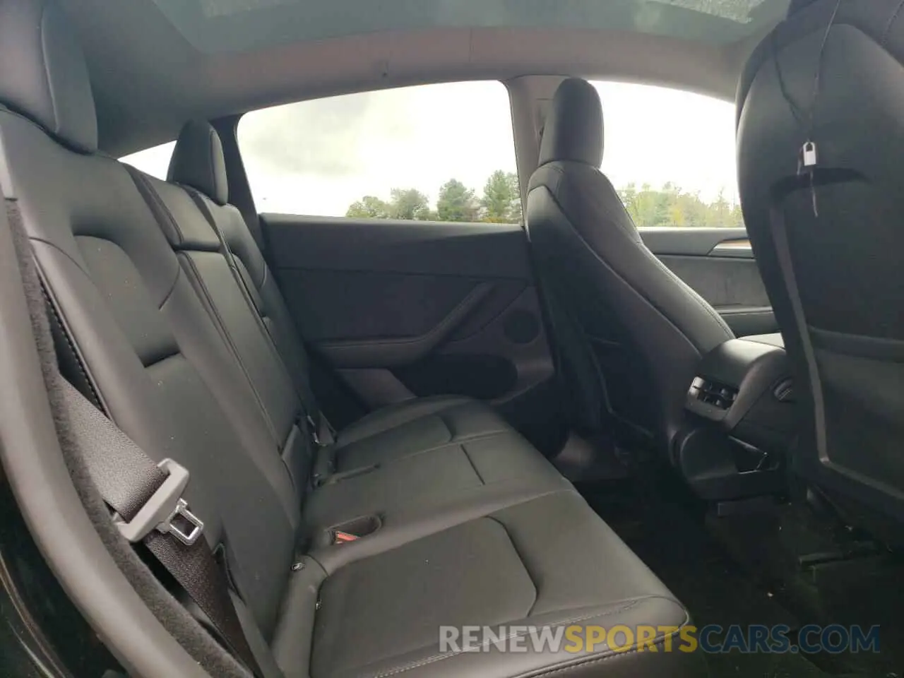 10 Photograph of a damaged car 7SAYGDEE9PF867955 TESLA MODEL Y 2023