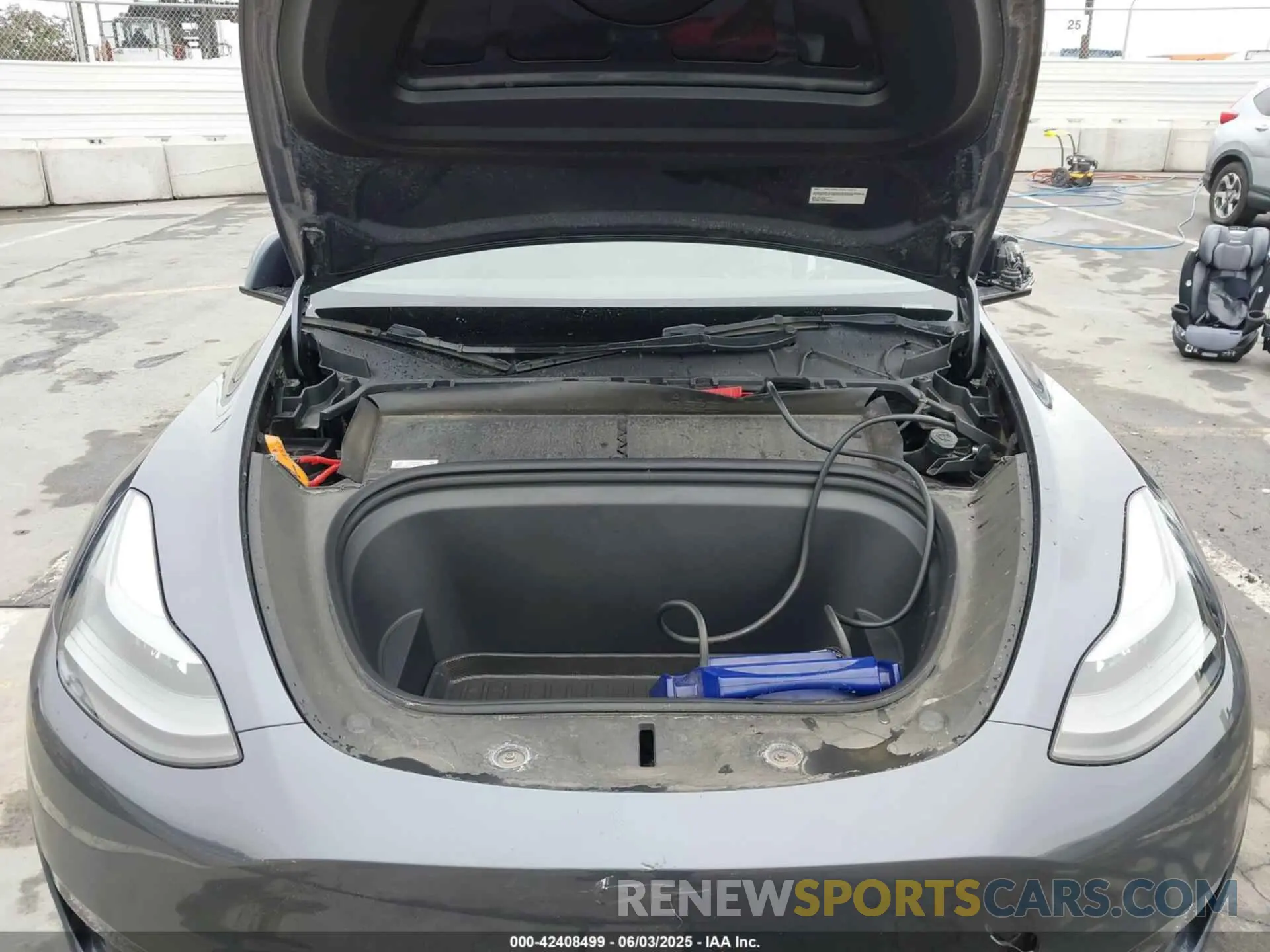 10 Photograph of a damaged car 7SAYGDEE9PF881001 TESLA MODEL Y 2023