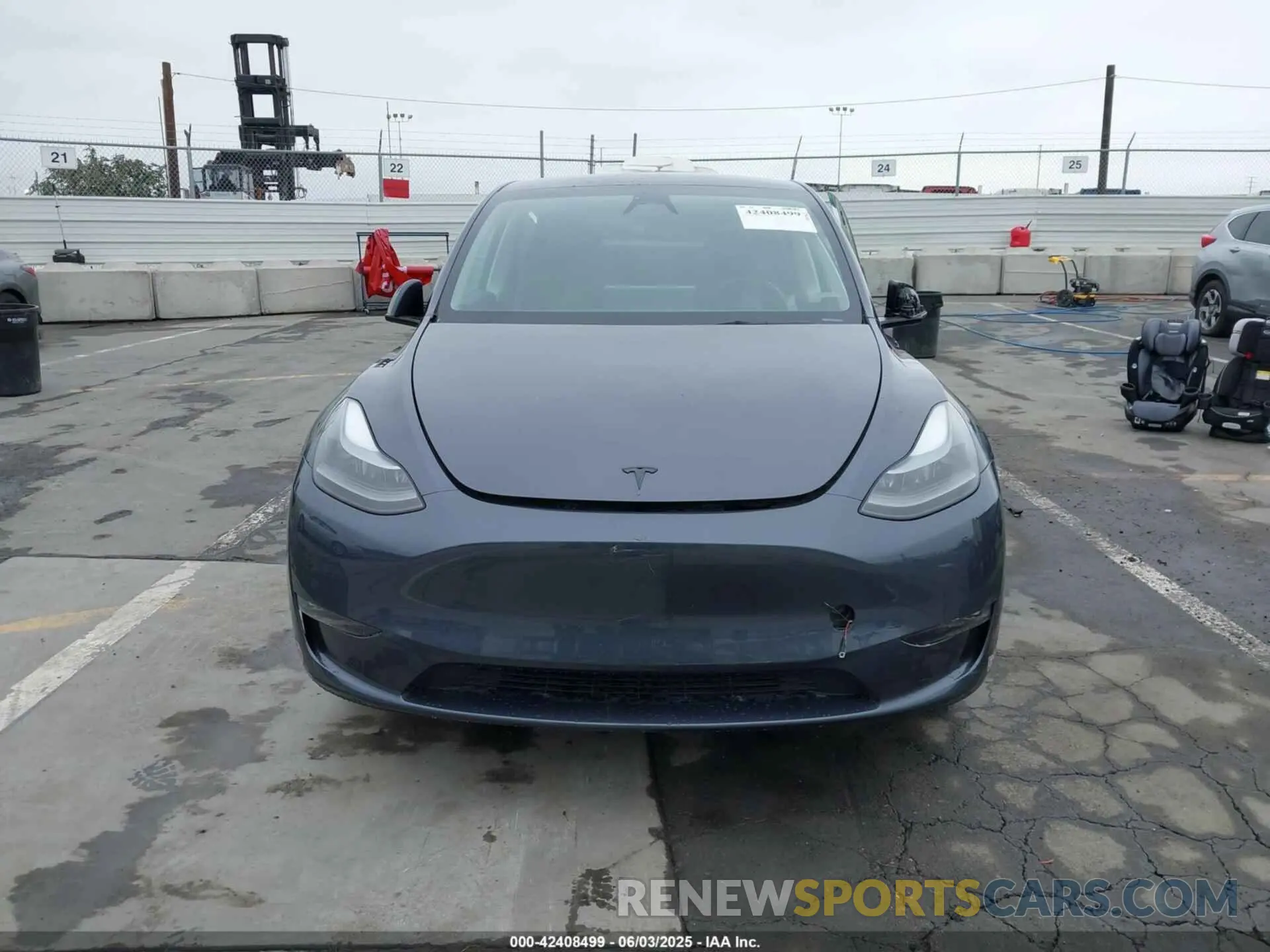 11 Photograph of a damaged car 7SAYGDEE9PF881001 TESLA MODEL Y 2023