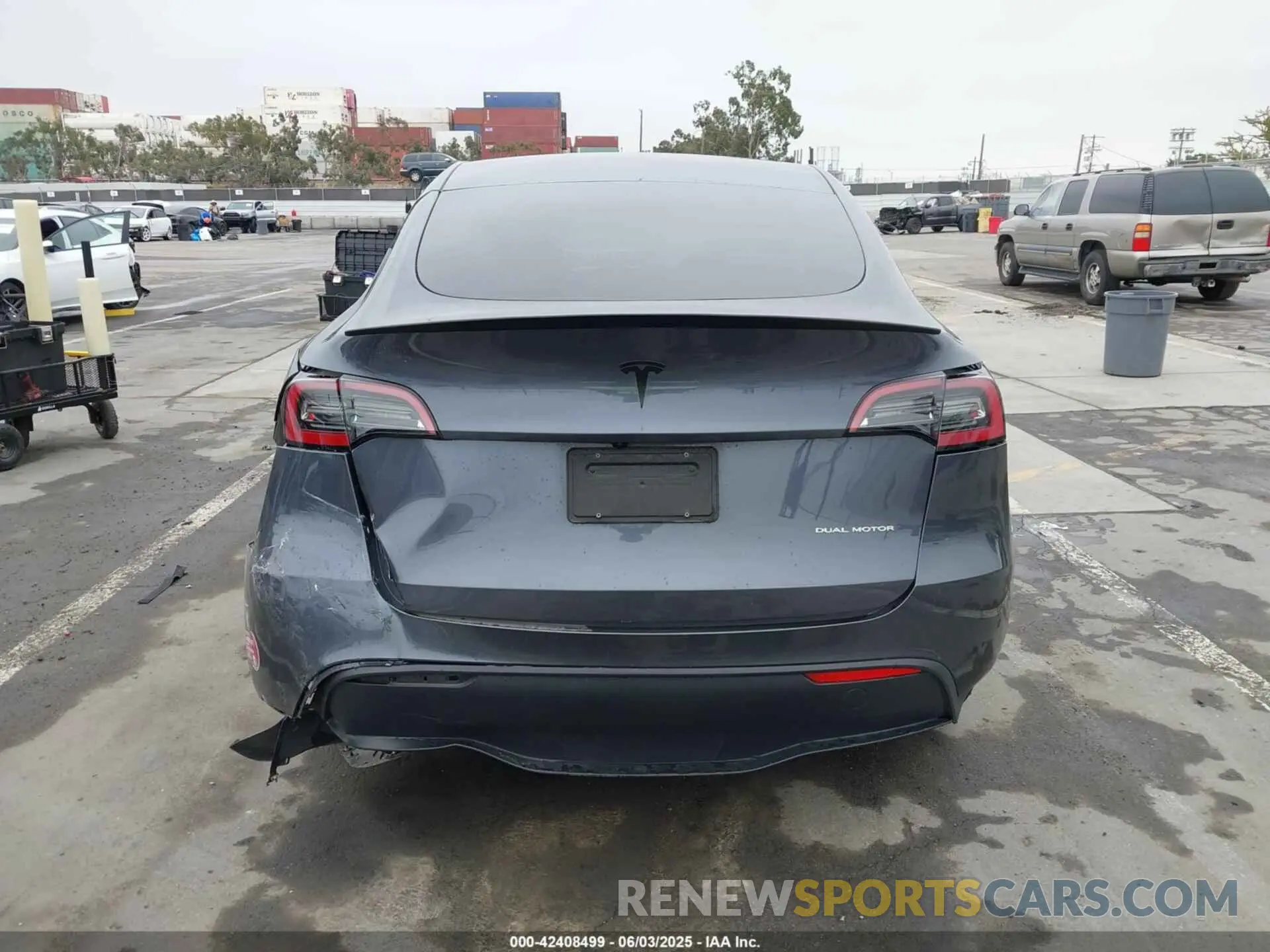 15 Photograph of a damaged car 7SAYGDEE9PF881001 TESLA MODEL Y 2023