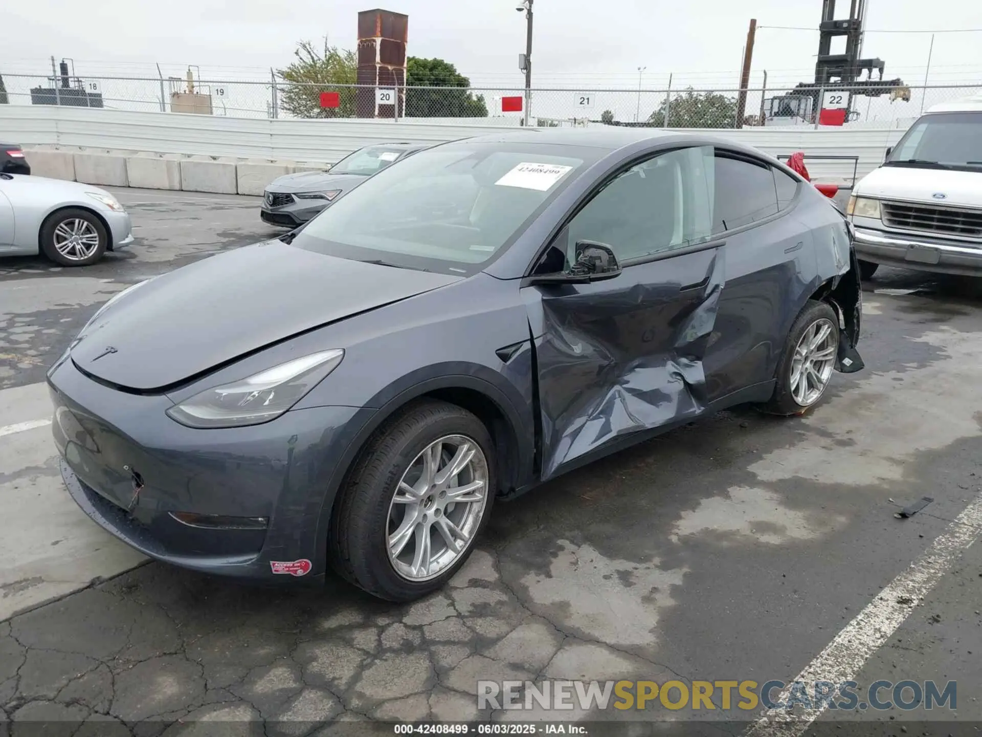2 Photograph of a damaged car 7SAYGDEE9PF881001 TESLA MODEL Y 2023