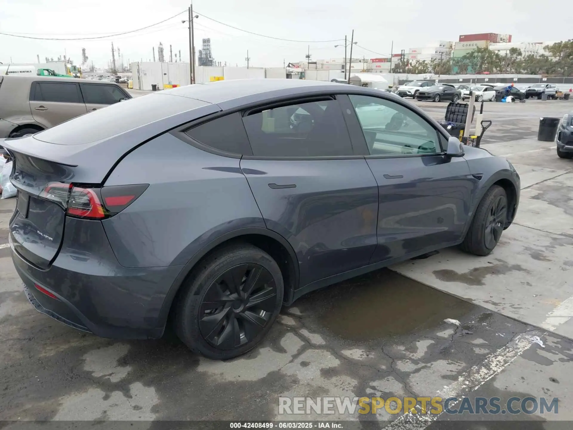 4 Photograph of a damaged car 7SAYGDEE9PF881001 TESLA MODEL Y 2023