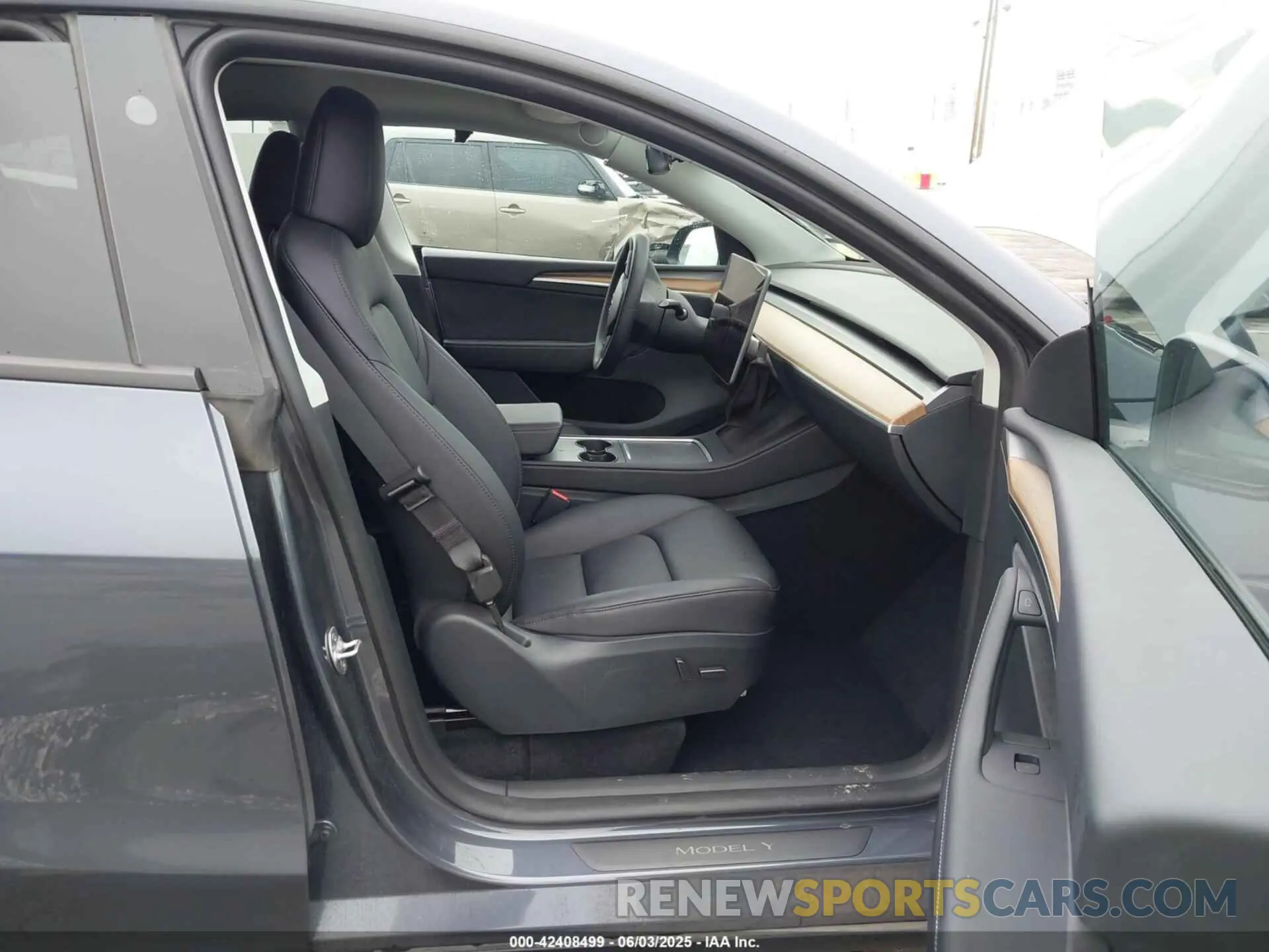 5 Photograph of a damaged car 7SAYGDEE9PF881001 TESLA MODEL Y 2023
