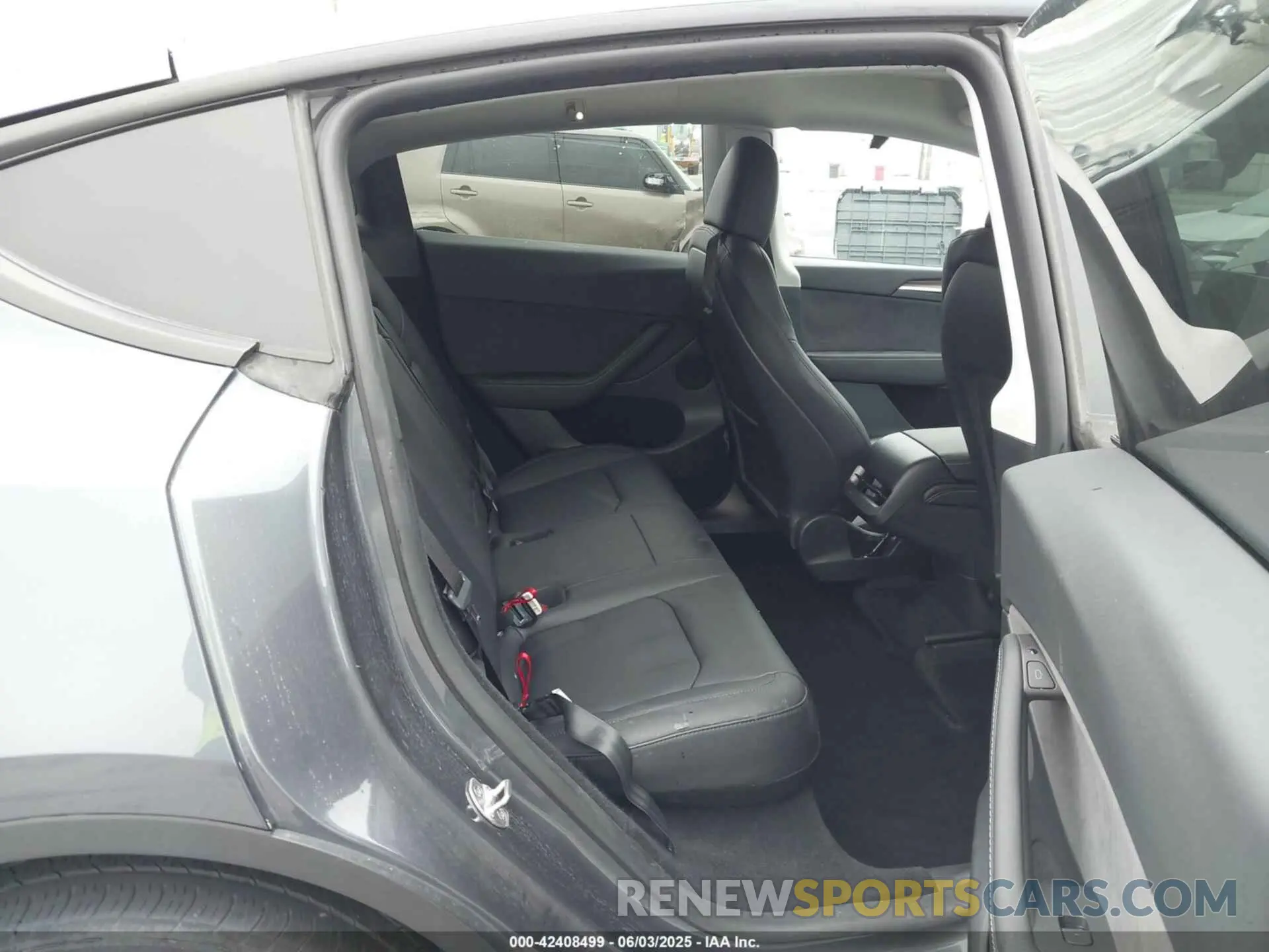 8 Photograph of a damaged car 7SAYGDEE9PF881001 TESLA MODEL Y 2023