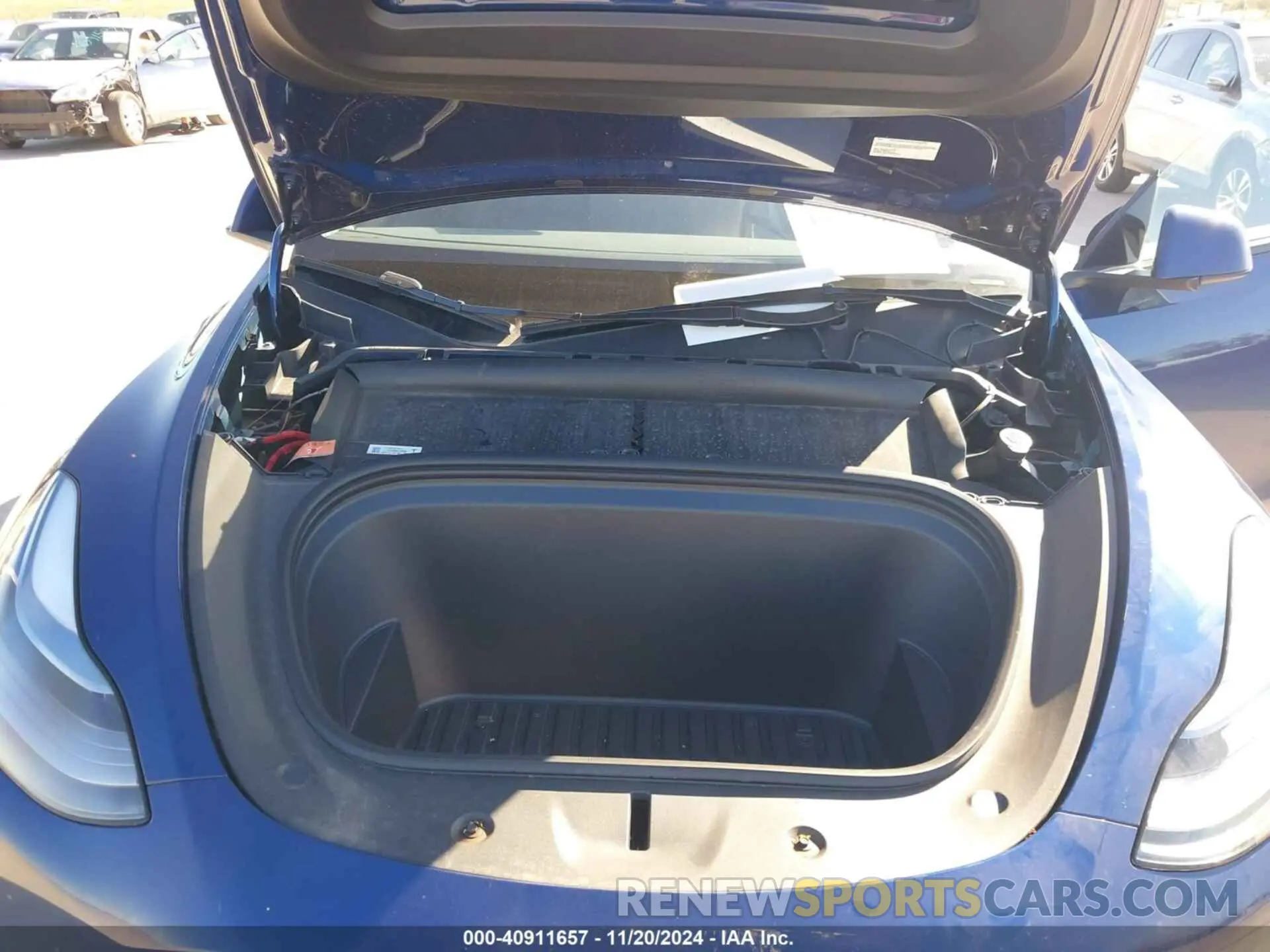 10 Photograph of a damaged car 7SAYGDEE9PF884951 TESLA MODEL Y 2023