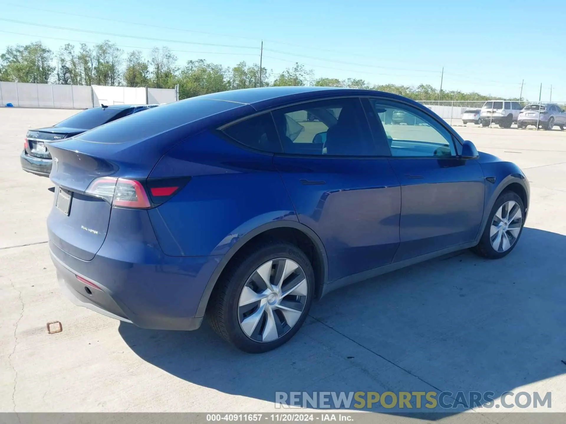 4 Photograph of a damaged car 7SAYGDEE9PF884951 TESLA MODEL Y 2023