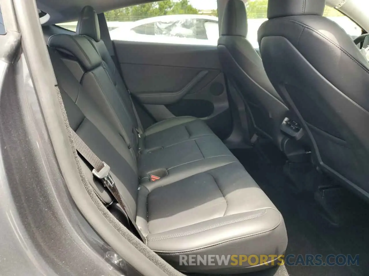 10 Photograph of a damaged car 7SAYGDEE9PF885405 TESLA MODEL Y 2023