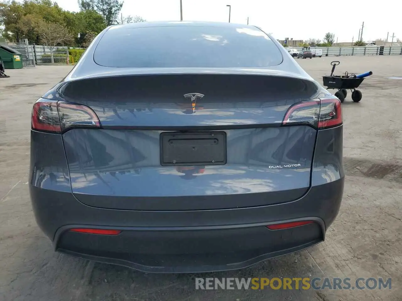 6 Photograph of a damaged car 7SAYGDEE9PF885405 TESLA MODEL Y 2023