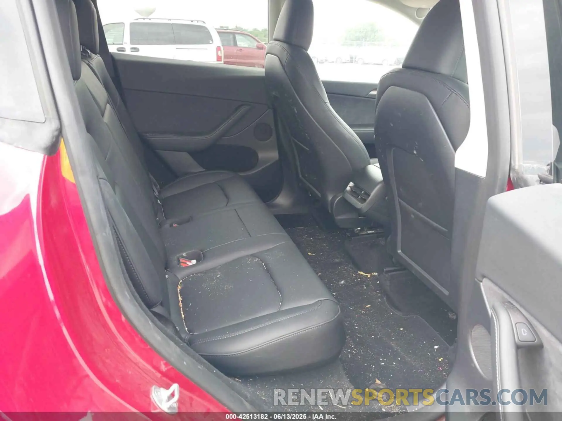 8 Photograph of a damaged car 7SAYGDEE9PF886439 TESLA MODEL Y 2023