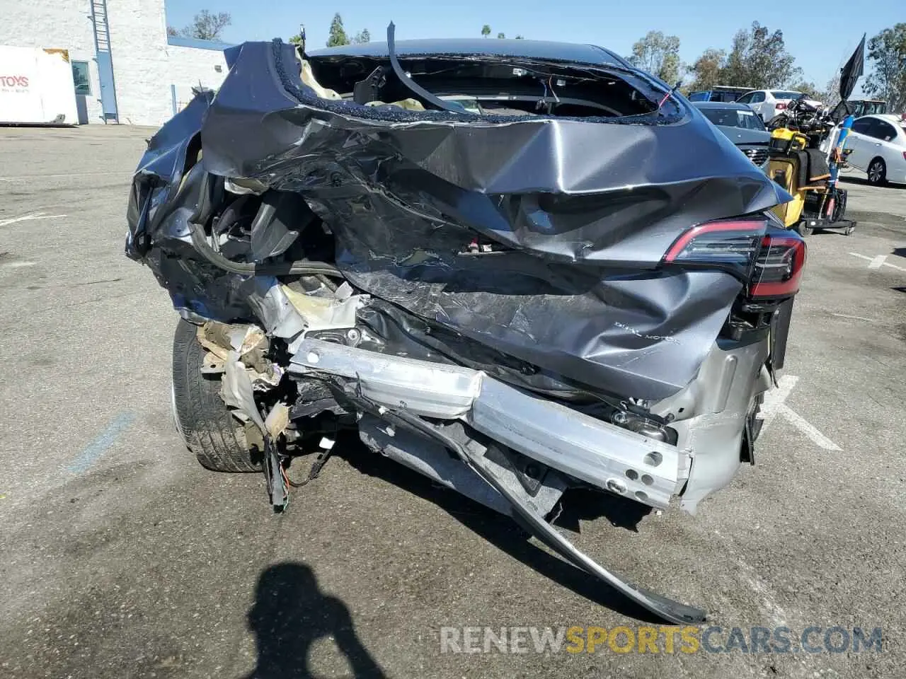 6 Photograph of a damaged car 7SAYGDEE9PF916202 TESLA MODEL Y 2023