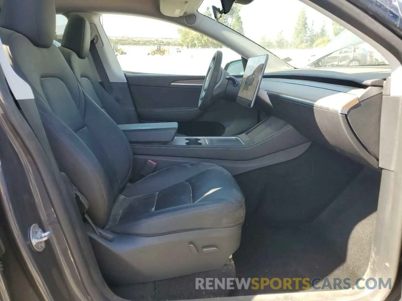 7 Photograph of a damaged car 7SAYGDEE9PF916202 TESLA MODEL Y 2023