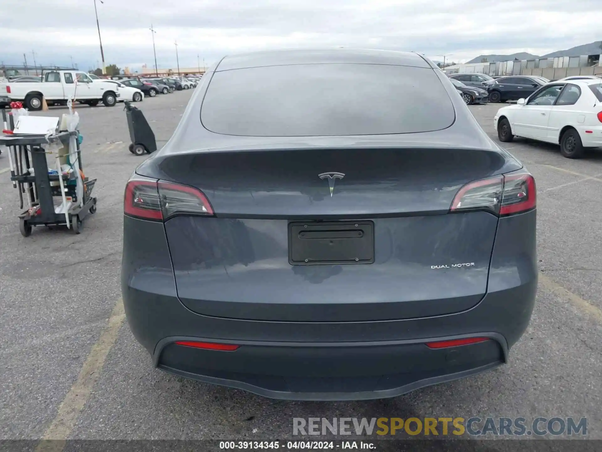 15 Photograph of a damaged car 7SAYGDEE9PF938426 TESLA MODEL Y 2023