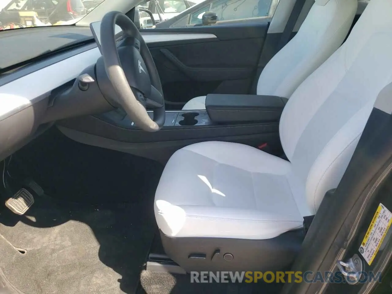 7 Photograph of a damaged car 7SAYGDEE9PF970633 TESLA MODEL Y 2023