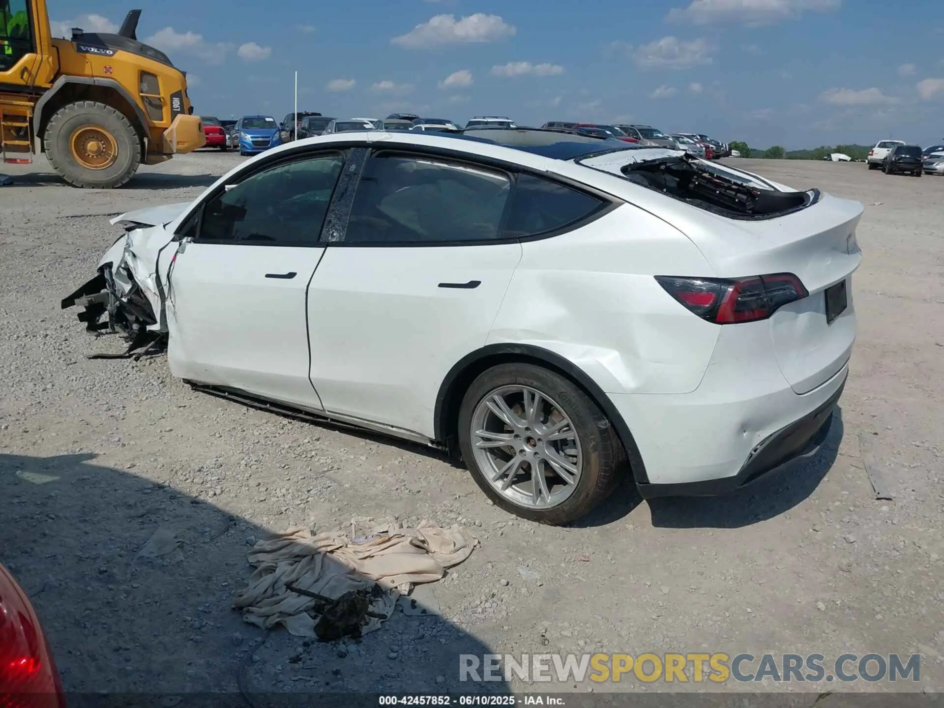 3 Photograph of a damaged car 7SAYGDEEXPA034663 TESLA MODEL Y 2023