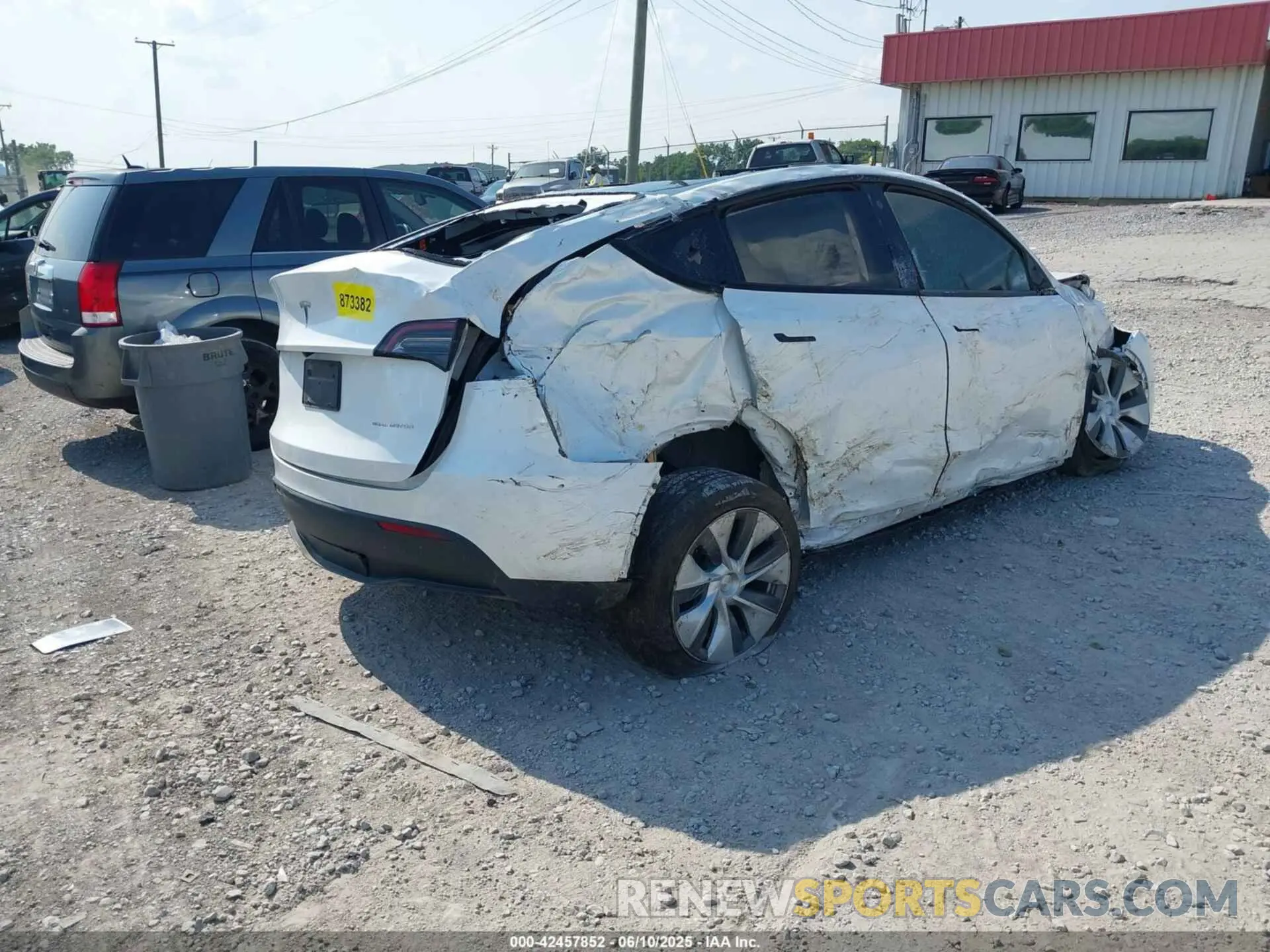 4 Photograph of a damaged car 7SAYGDEEXPA034663 TESLA MODEL Y 2023
