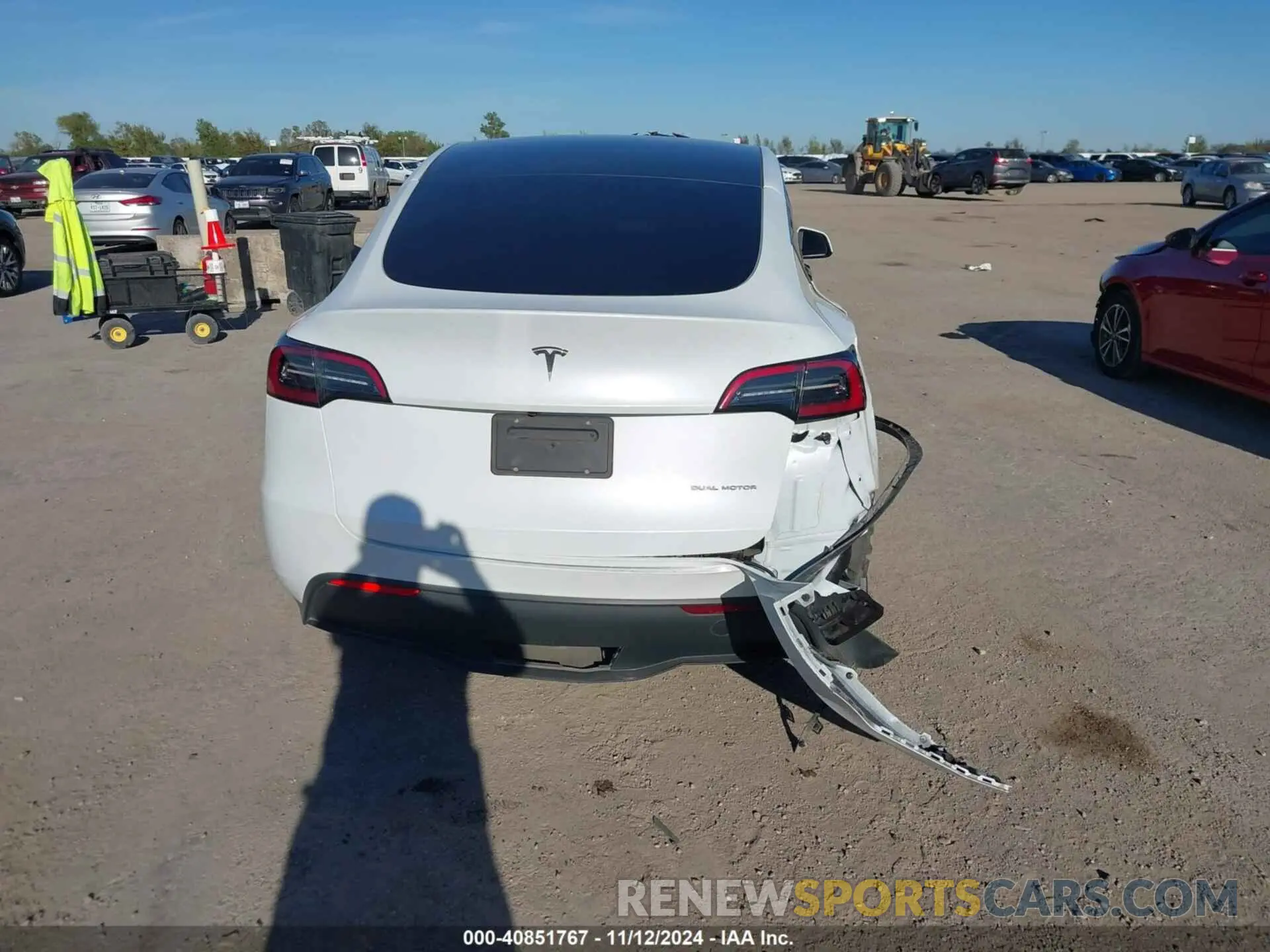 16 Photograph of a damaged car 7SAYGDEEXPA036686 TESLA MODEL Y 2023