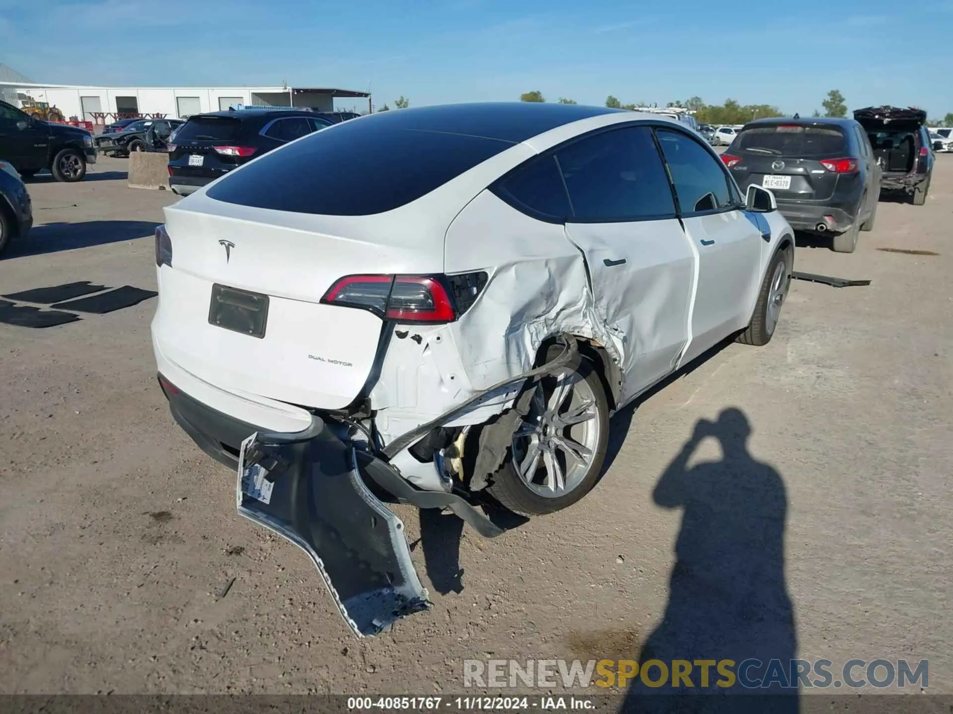 4 Photograph of a damaged car 7SAYGDEEXPA036686 TESLA MODEL Y 2023