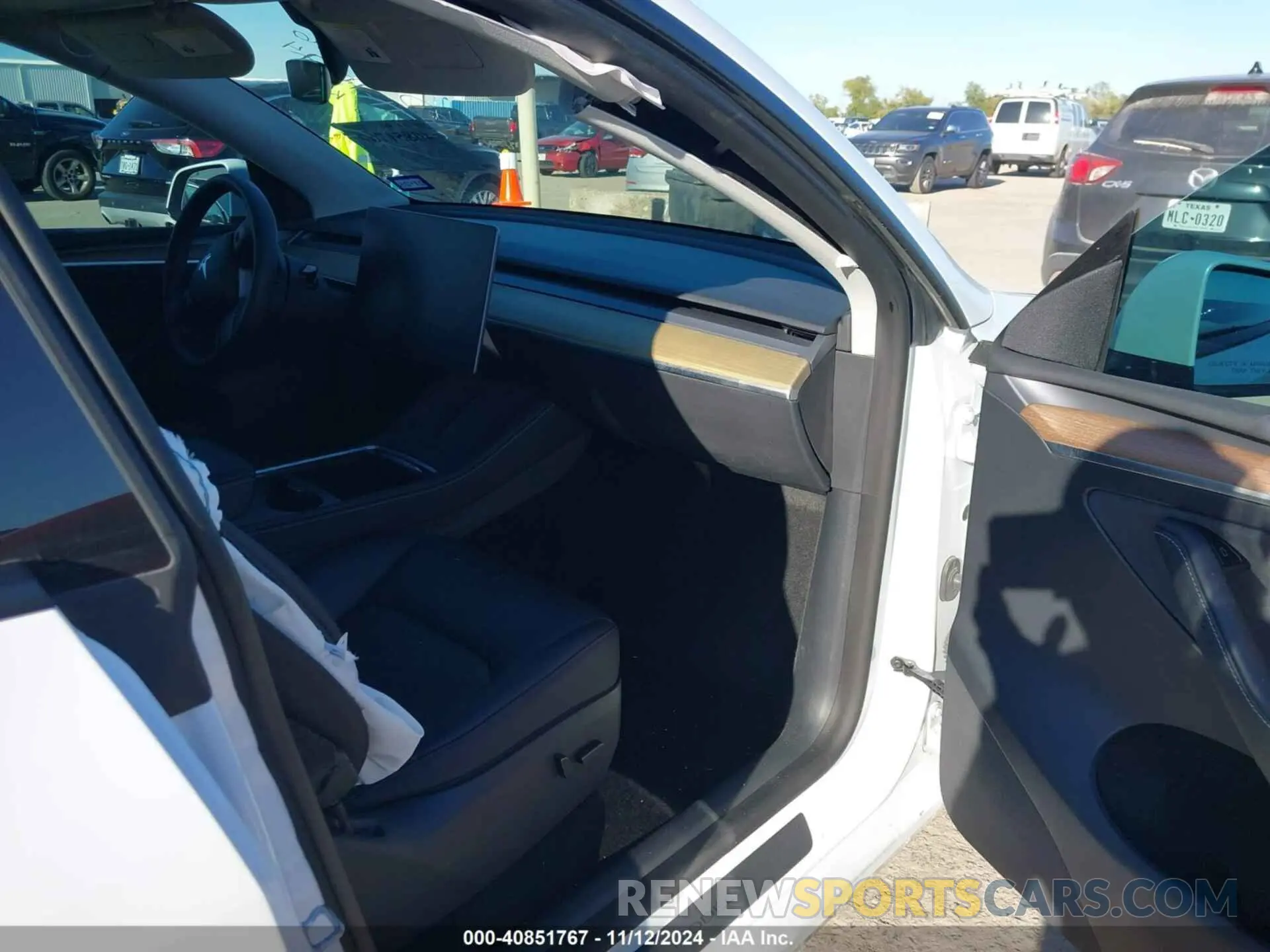 5 Photograph of a damaged car 7SAYGDEEXPA036686 TESLA MODEL Y 2023