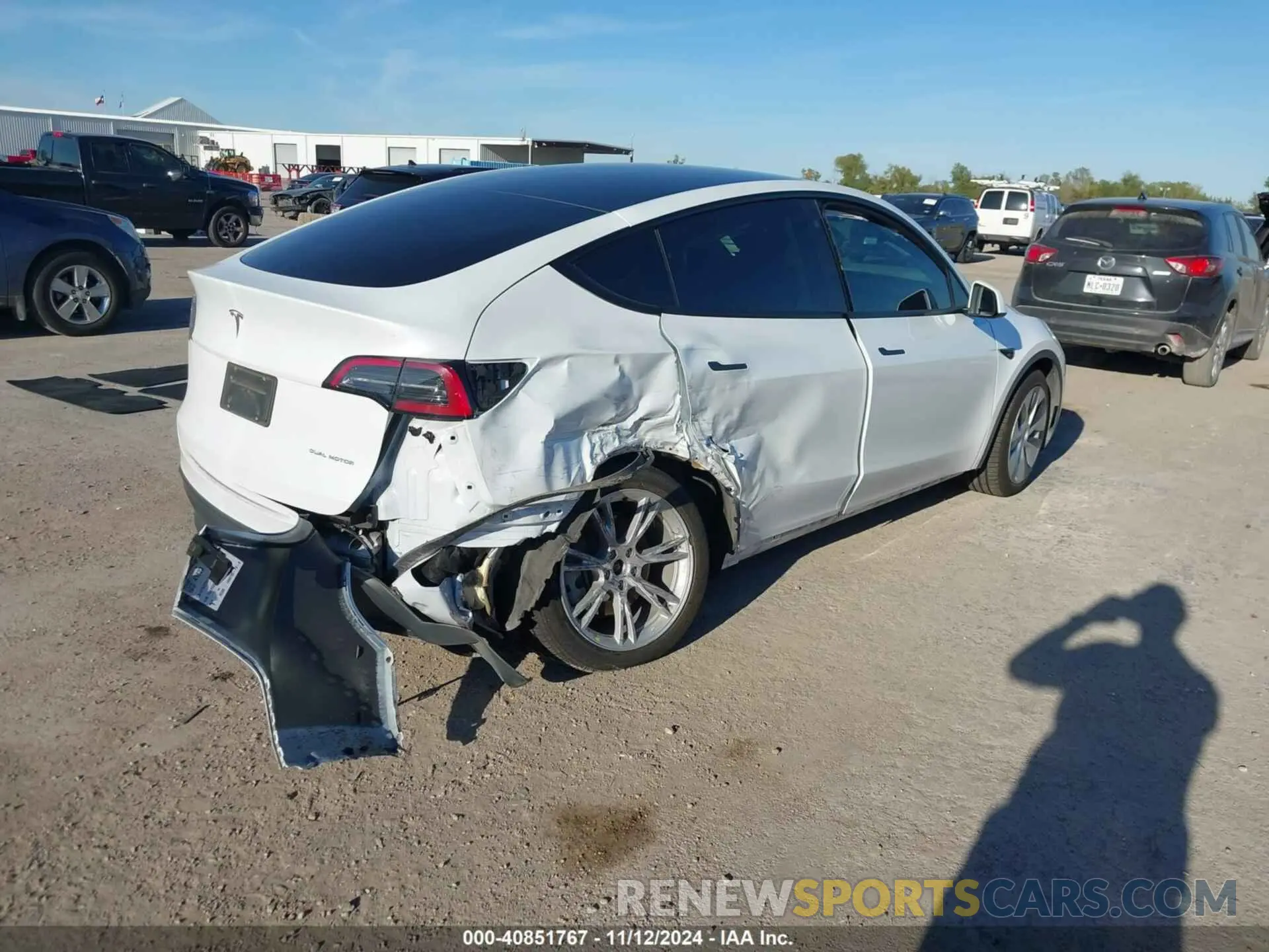 6 Photograph of a damaged car 7SAYGDEEXPA036686 TESLA MODEL Y 2023