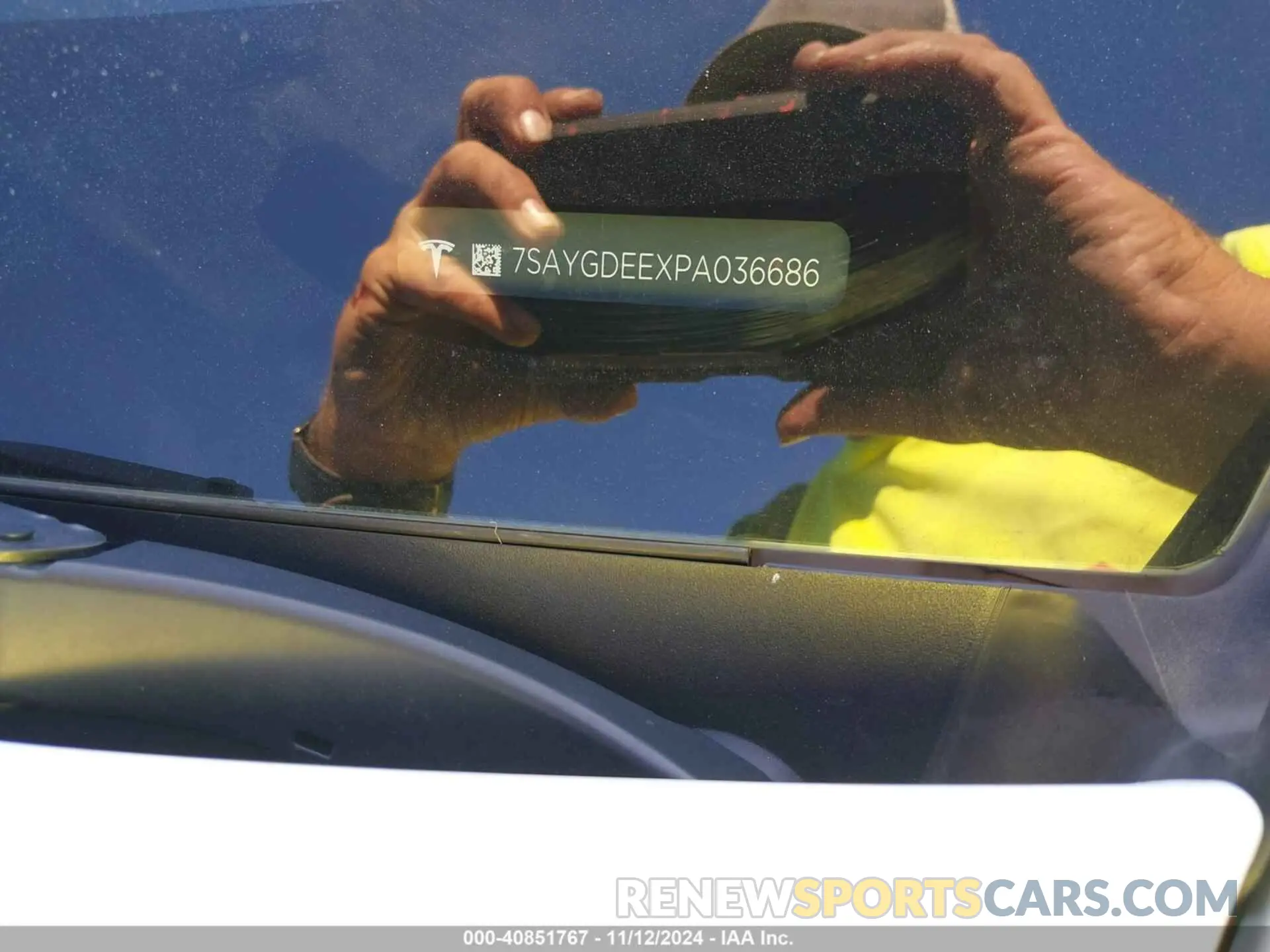9 Photograph of a damaged car 7SAYGDEEXPA036686 TESLA MODEL Y 2023