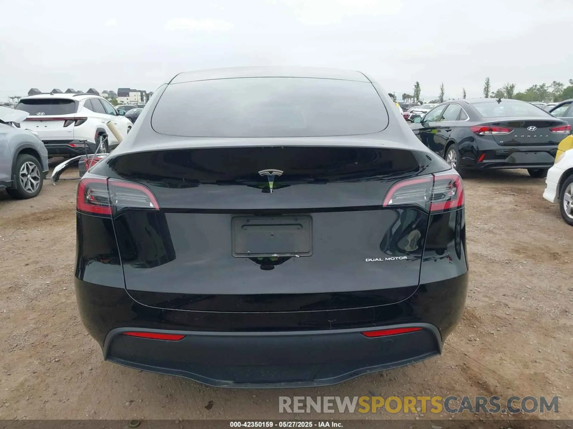 17 Photograph of a damaged car 7SAYGDEEXPA044335 TESLA MODEL Y 2023