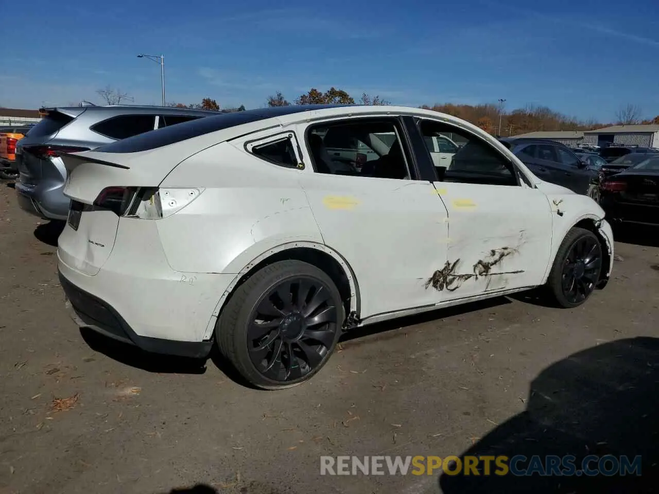 3 Photograph of a damaged car 7SAYGDEEXPA052211 TESLA MODEL Y 2023