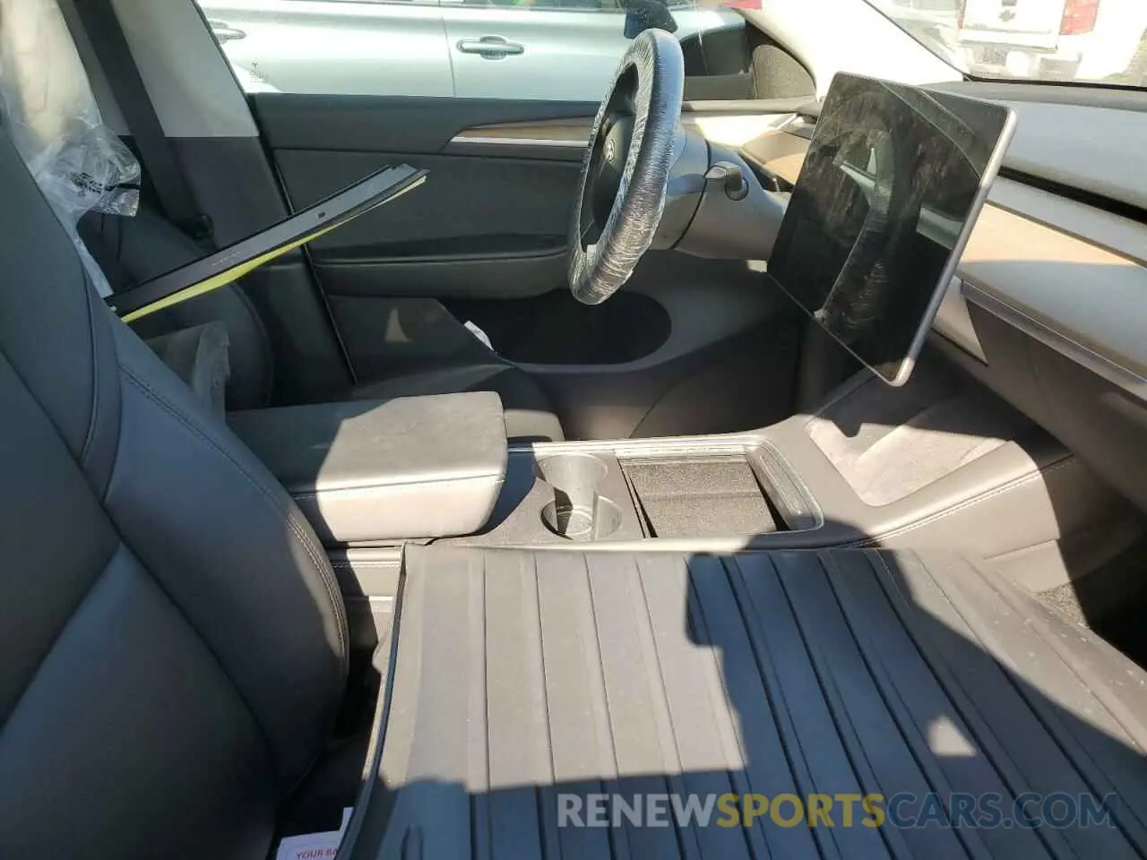 7 Photograph of a damaged car 7SAYGDEEXPA052211 TESLA MODEL Y 2023