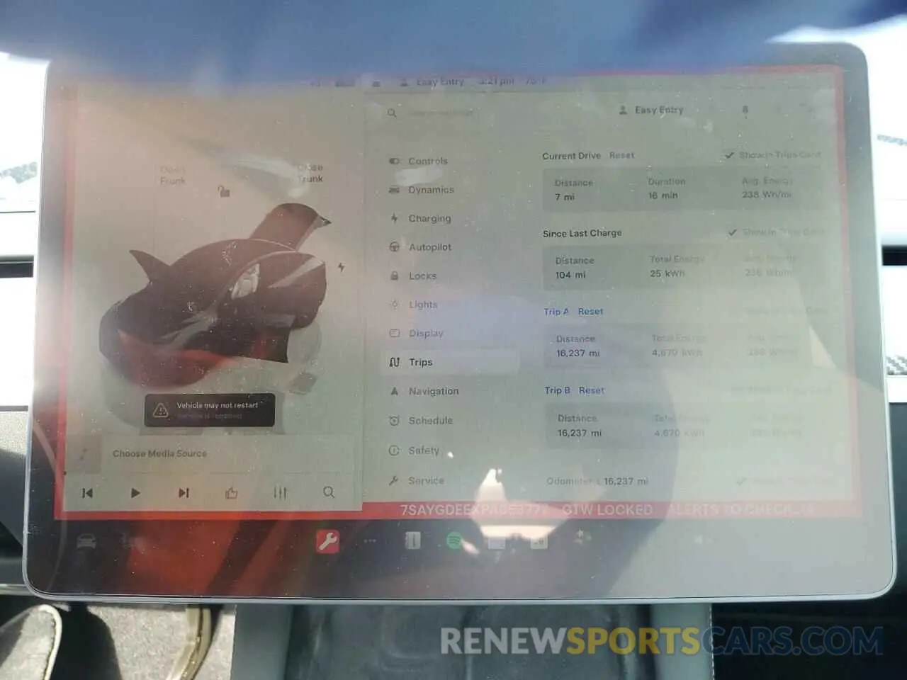 9 Photograph of a damaged car 7SAYGDEEXPA053777 TESLA MODEL Y 2023