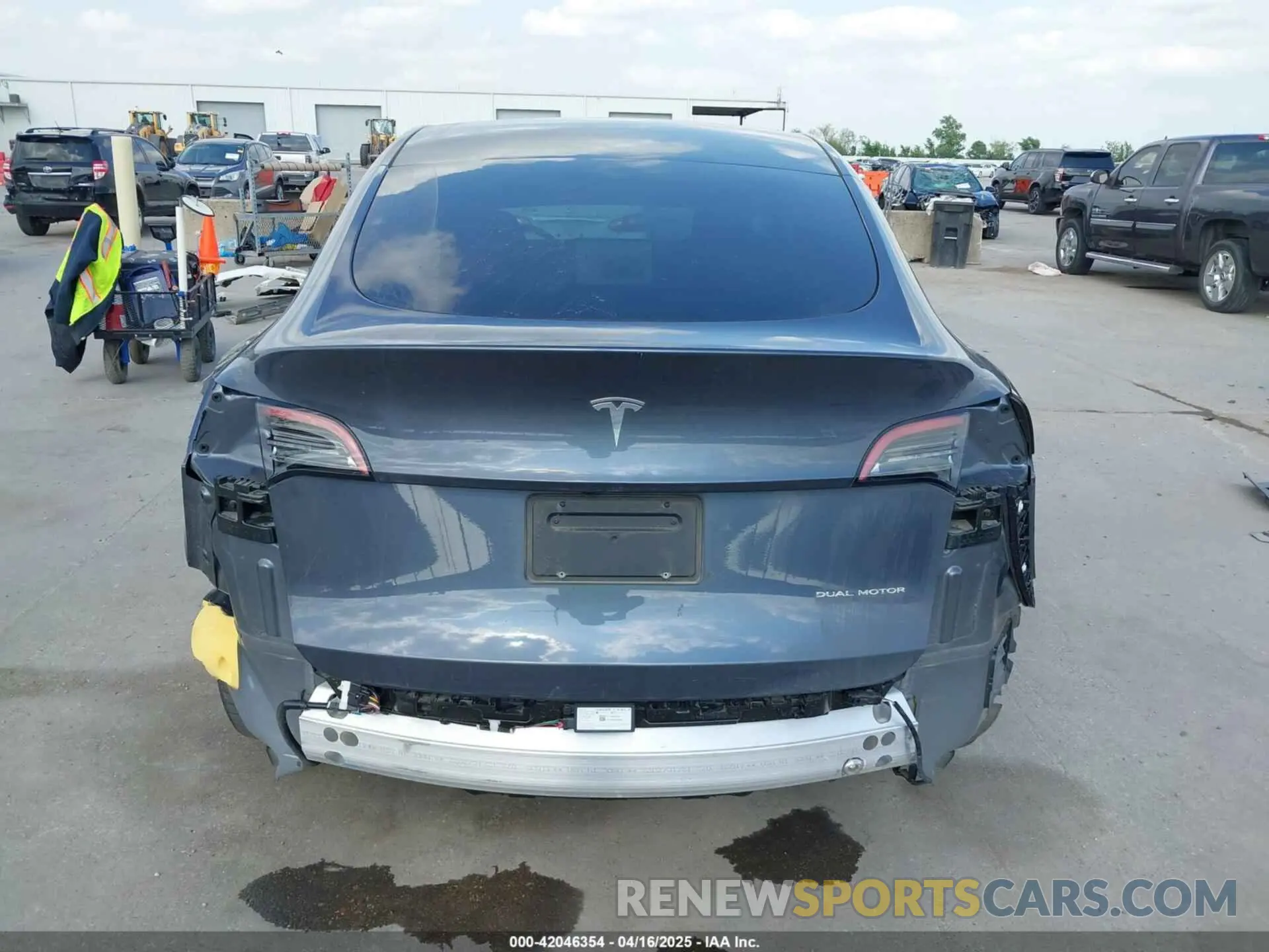 16 Photograph of a damaged car 7SAYGDEEXPA078629 TESLA MODEL Y 2023