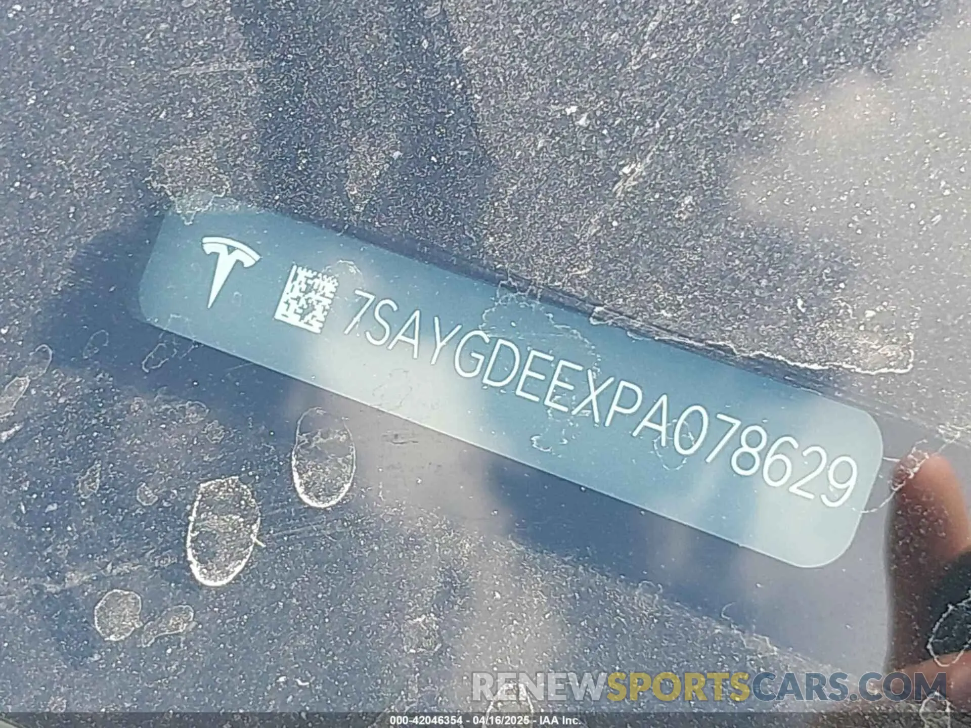 19 Photograph of a damaged car 7SAYGDEEXPA078629 TESLA MODEL Y 2023