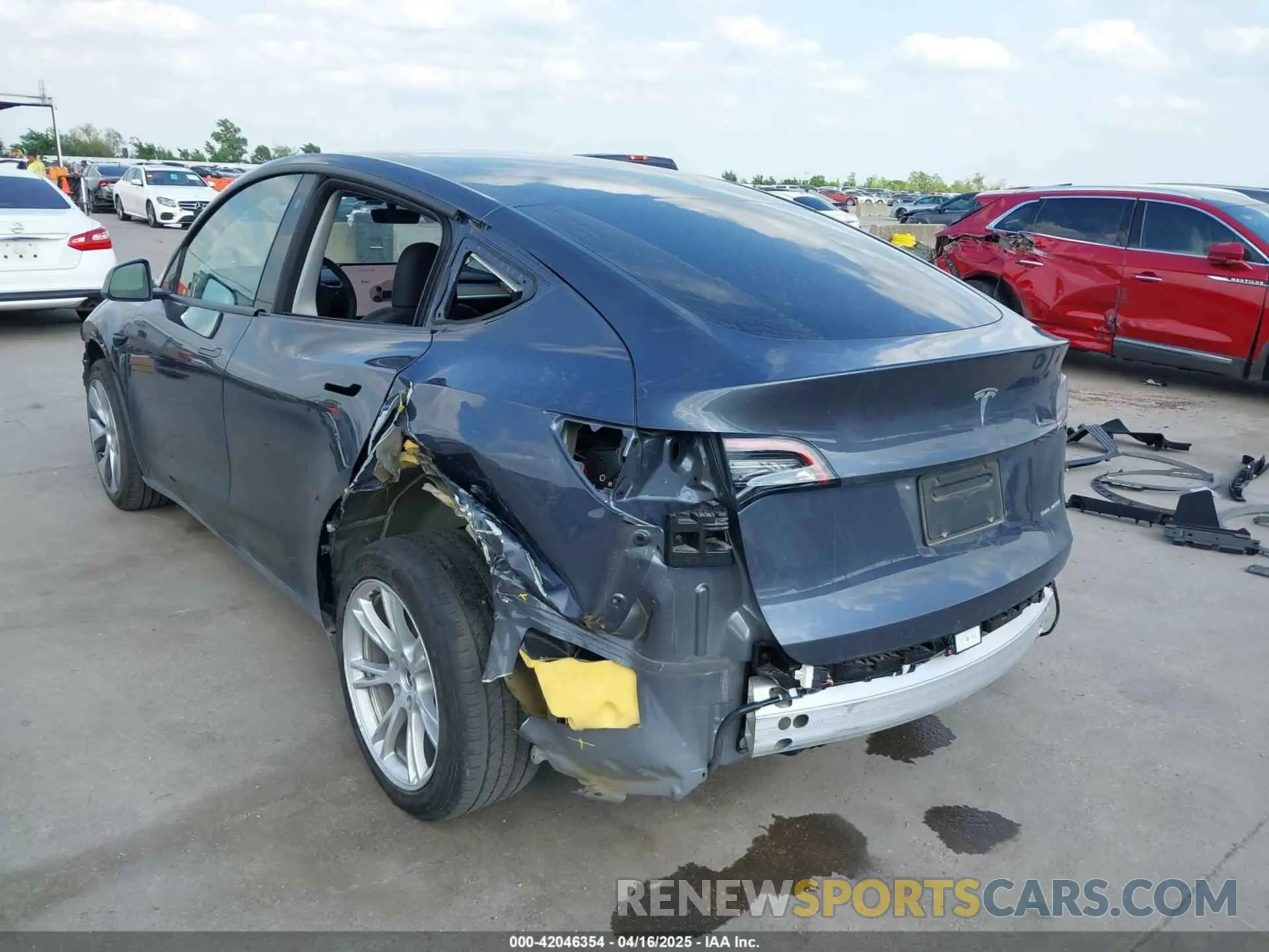 3 Photograph of a damaged car 7SAYGDEEXPA078629 TESLA MODEL Y 2023