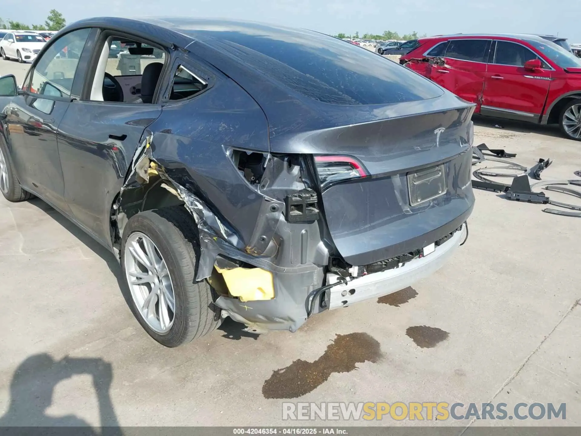 6 Photograph of a damaged car 7SAYGDEEXPA078629 TESLA MODEL Y 2023