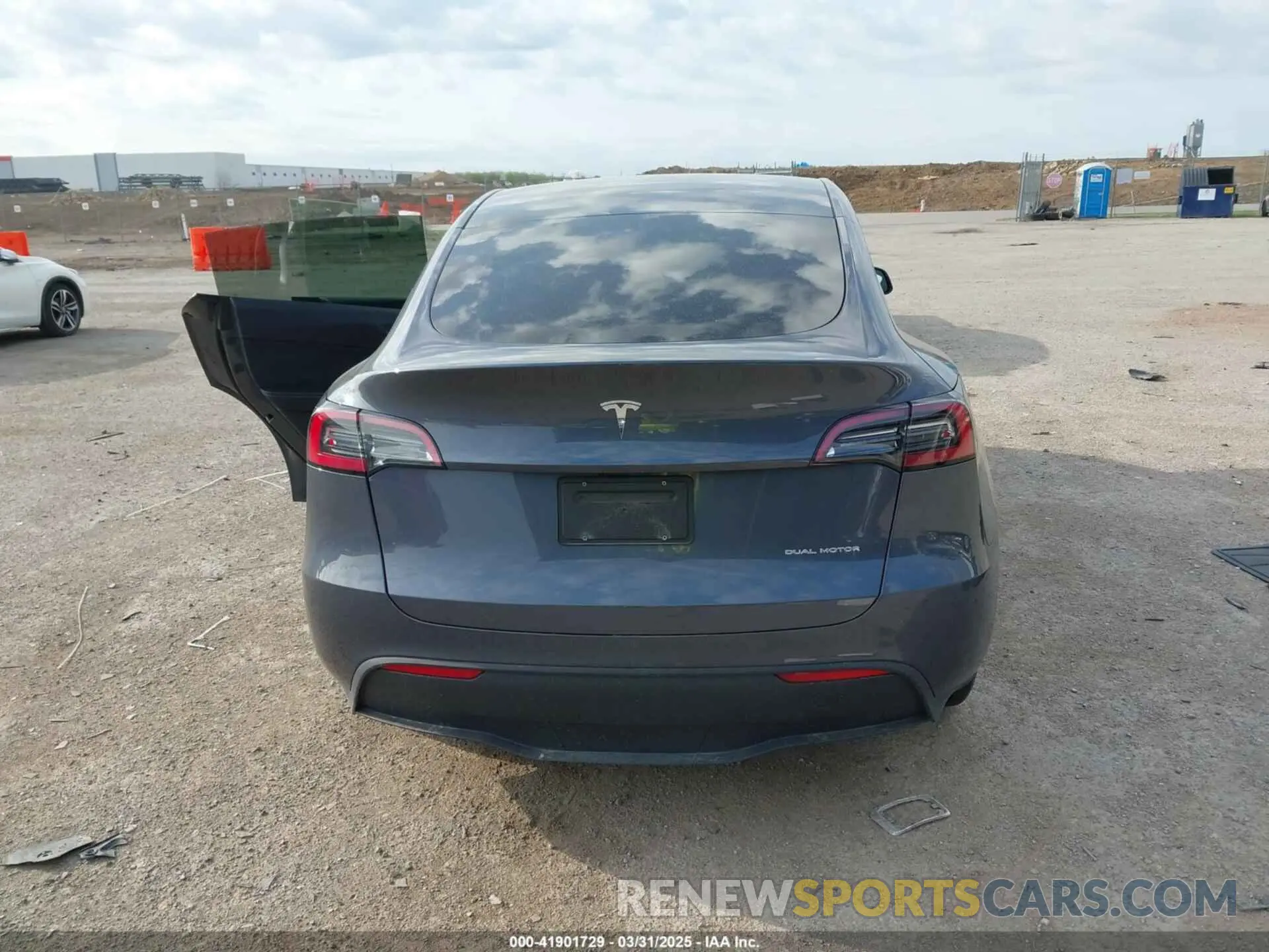 15 Photograph of a damaged car 7SAYGDEEXPA124203 TESLA MODEL Y 2023
