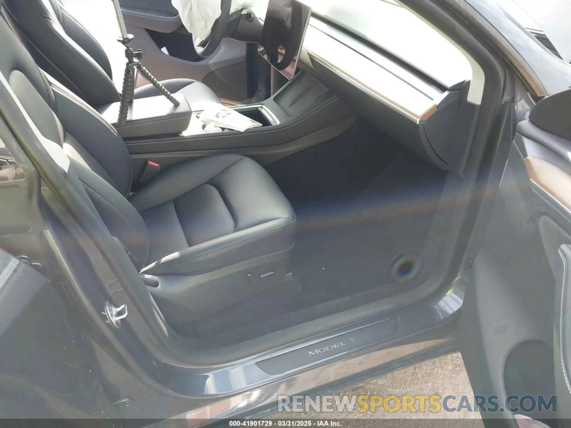 5 Photograph of a damaged car 7SAYGDEEXPA124203 TESLA MODEL Y 2023