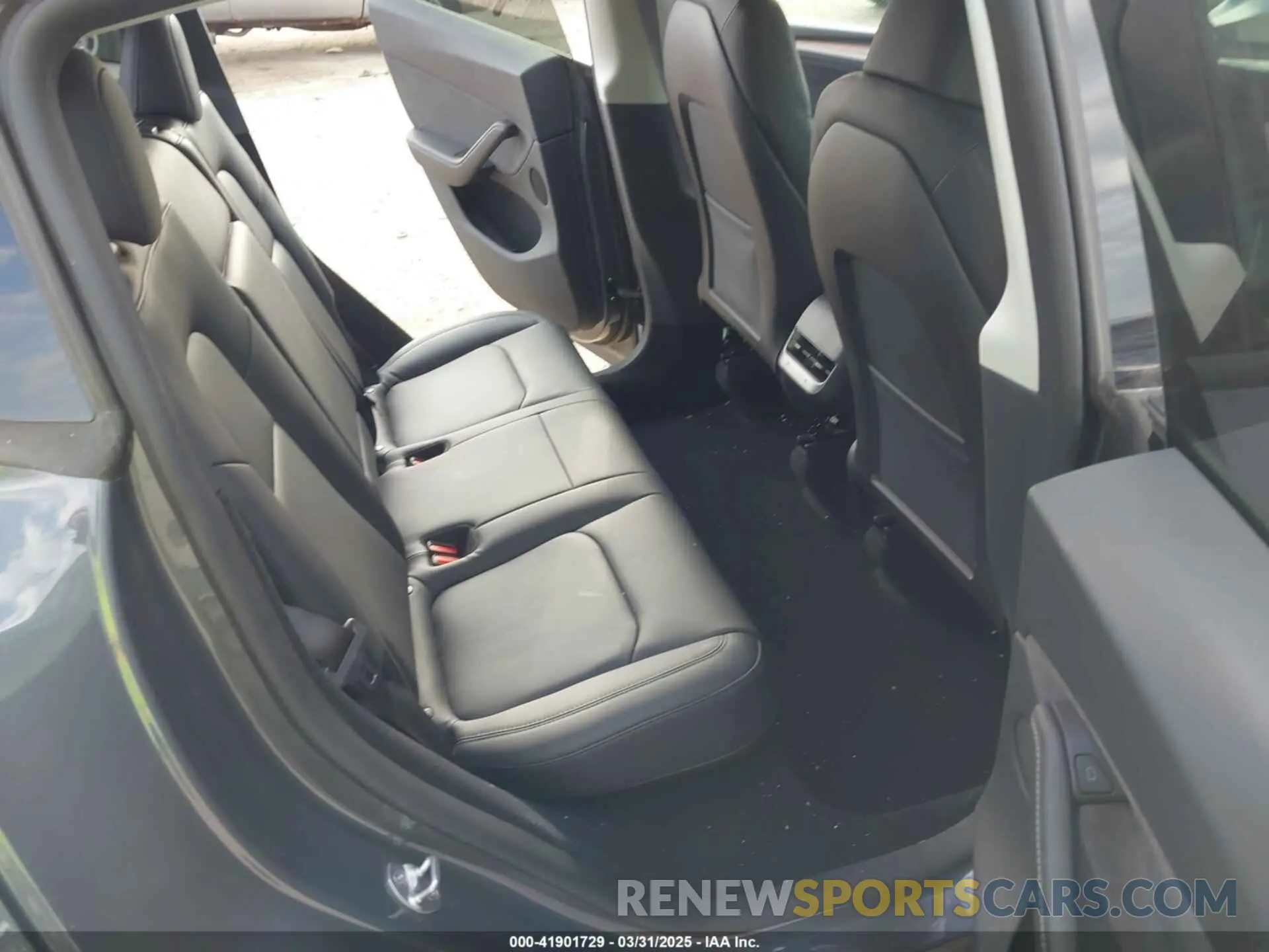 8 Photograph of a damaged car 7SAYGDEEXPA124203 TESLA MODEL Y 2023