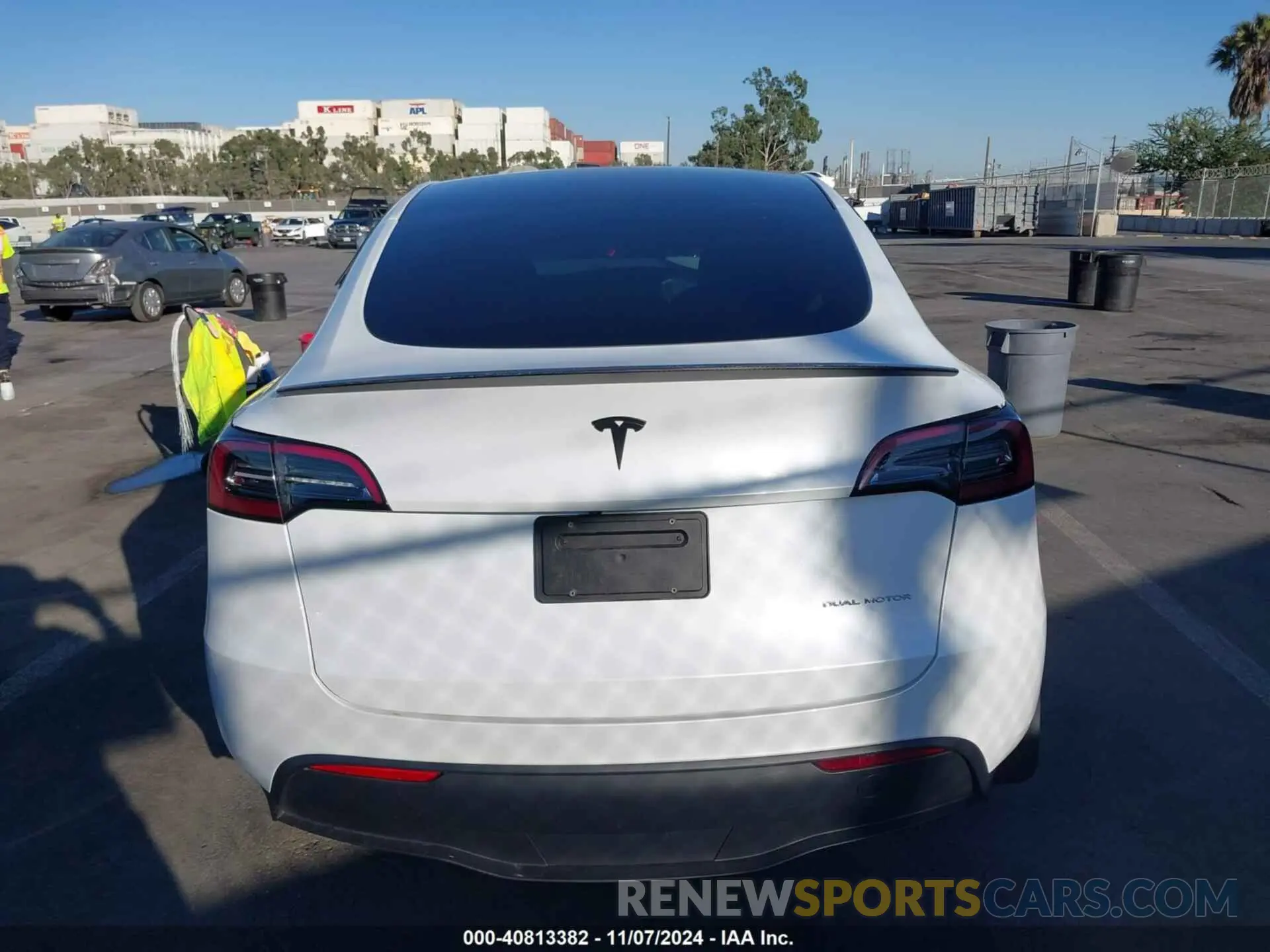 16 Photograph of a damaged car 7SAYGDEEXPA126856 TESLA MODEL Y 2023