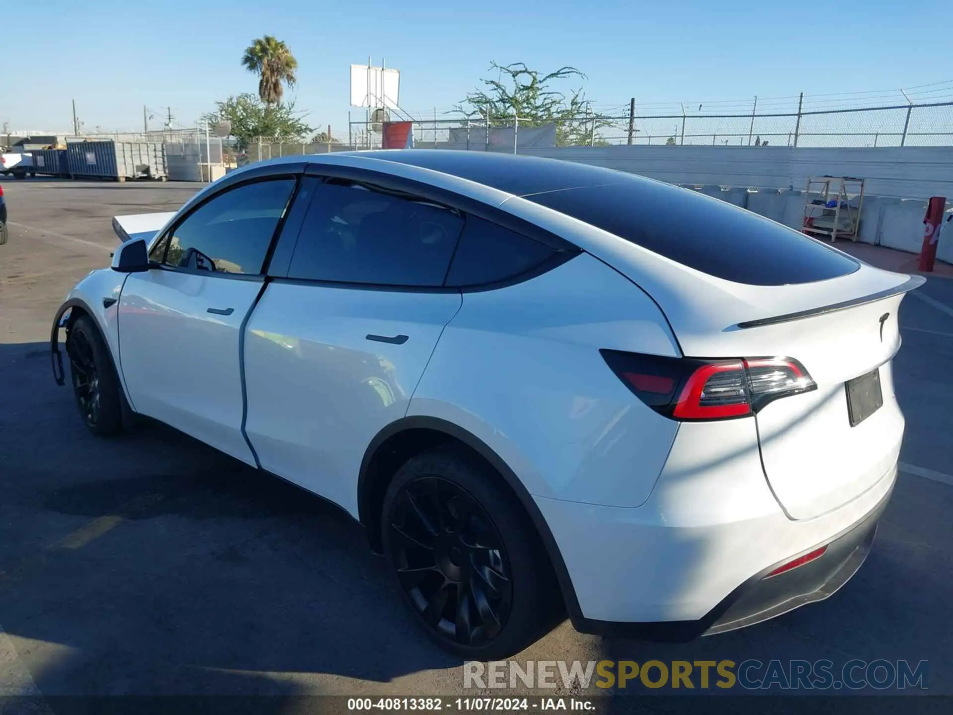 3 Photograph of a damaged car 7SAYGDEEXPA126856 TESLA MODEL Y 2023
