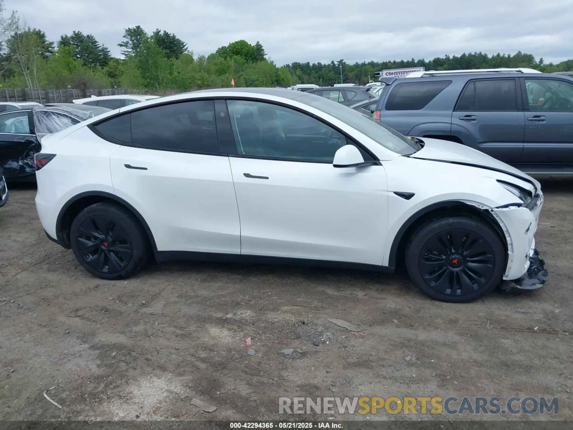 13 Photograph of a damaged car 7SAYGDEEXPA139493 TESLA MODEL Y 2023