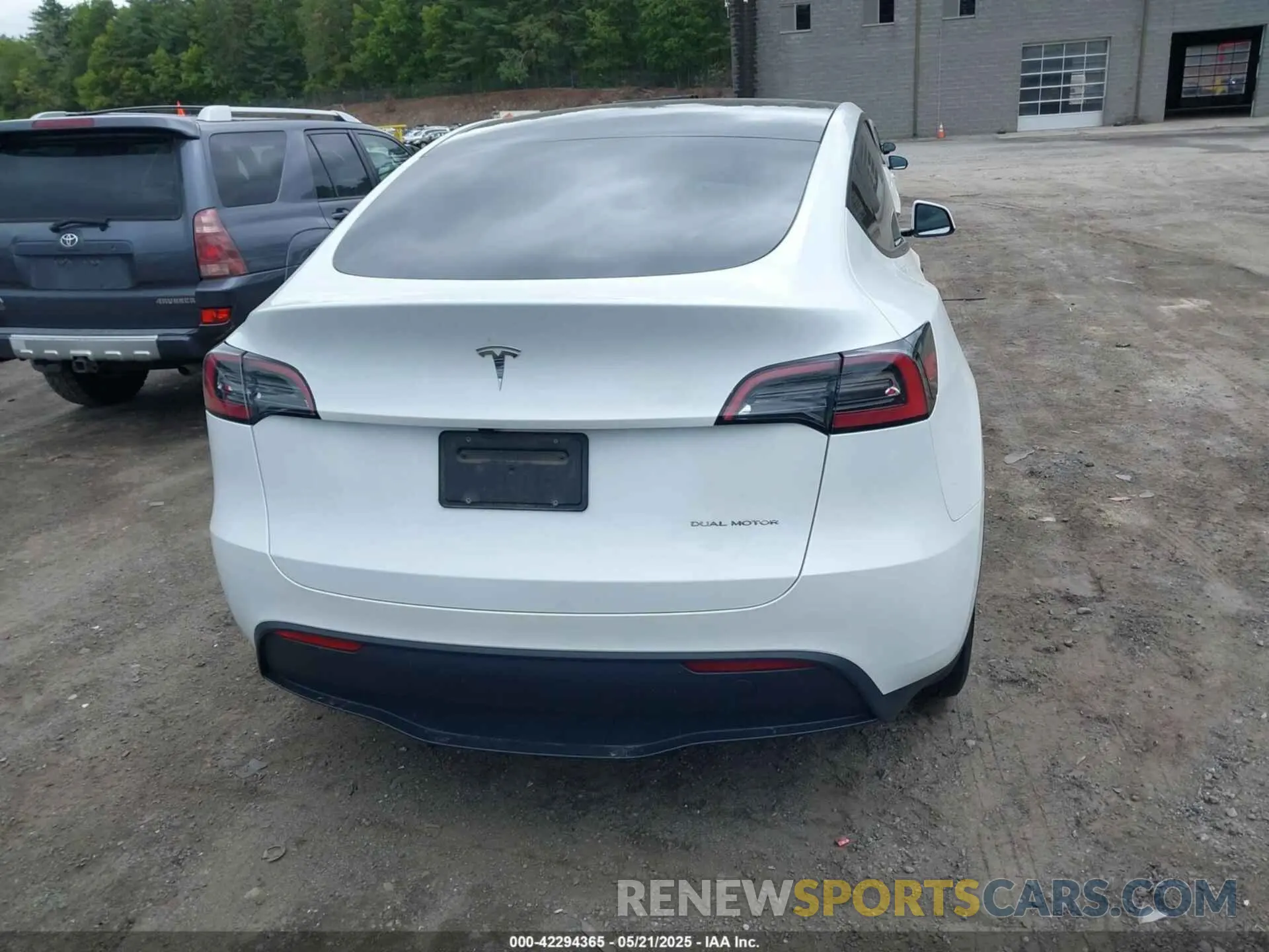 16 Photograph of a damaged car 7SAYGDEEXPA139493 TESLA MODEL Y 2023
