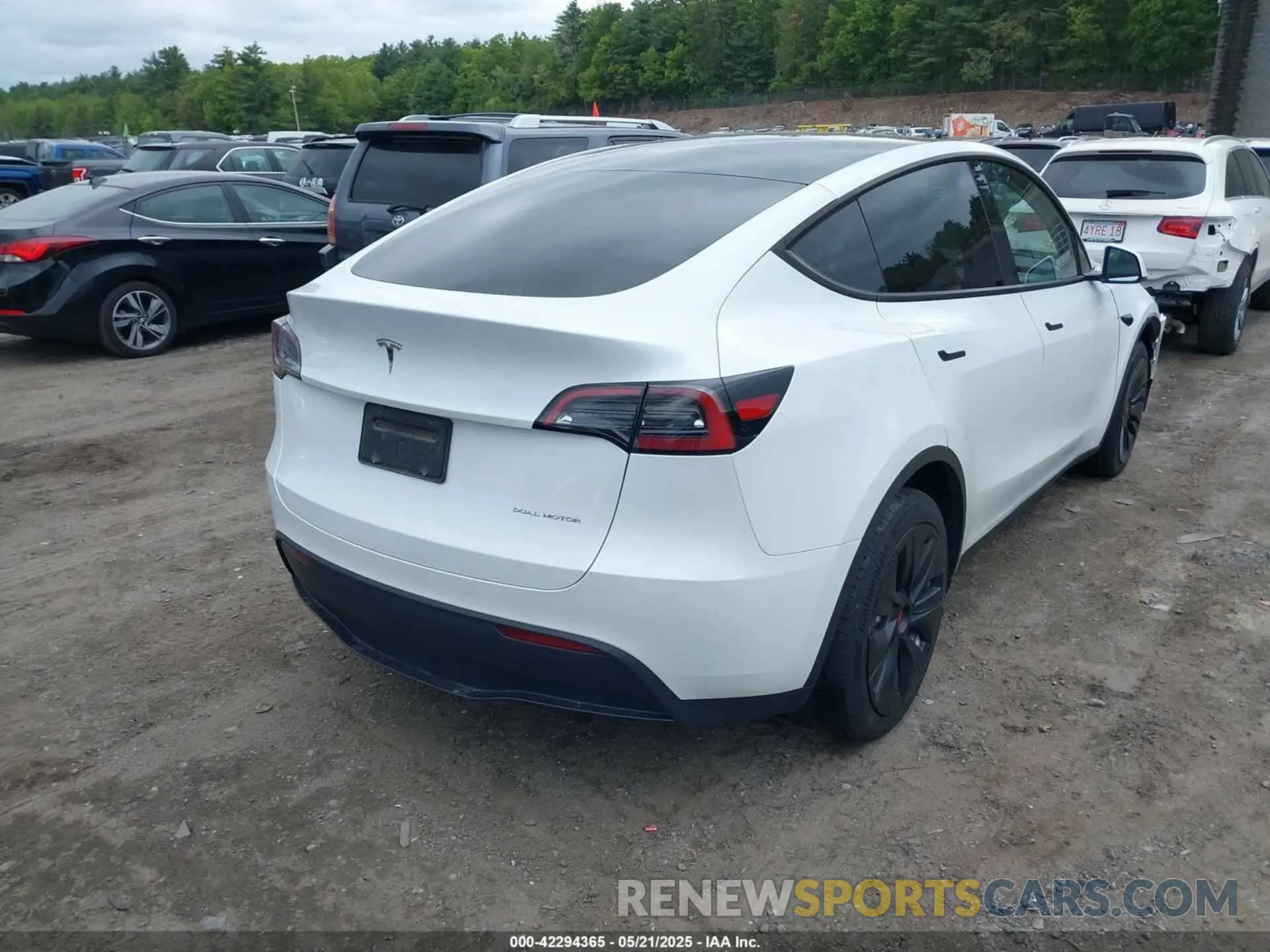 4 Photograph of a damaged car 7SAYGDEEXPA139493 TESLA MODEL Y 2023