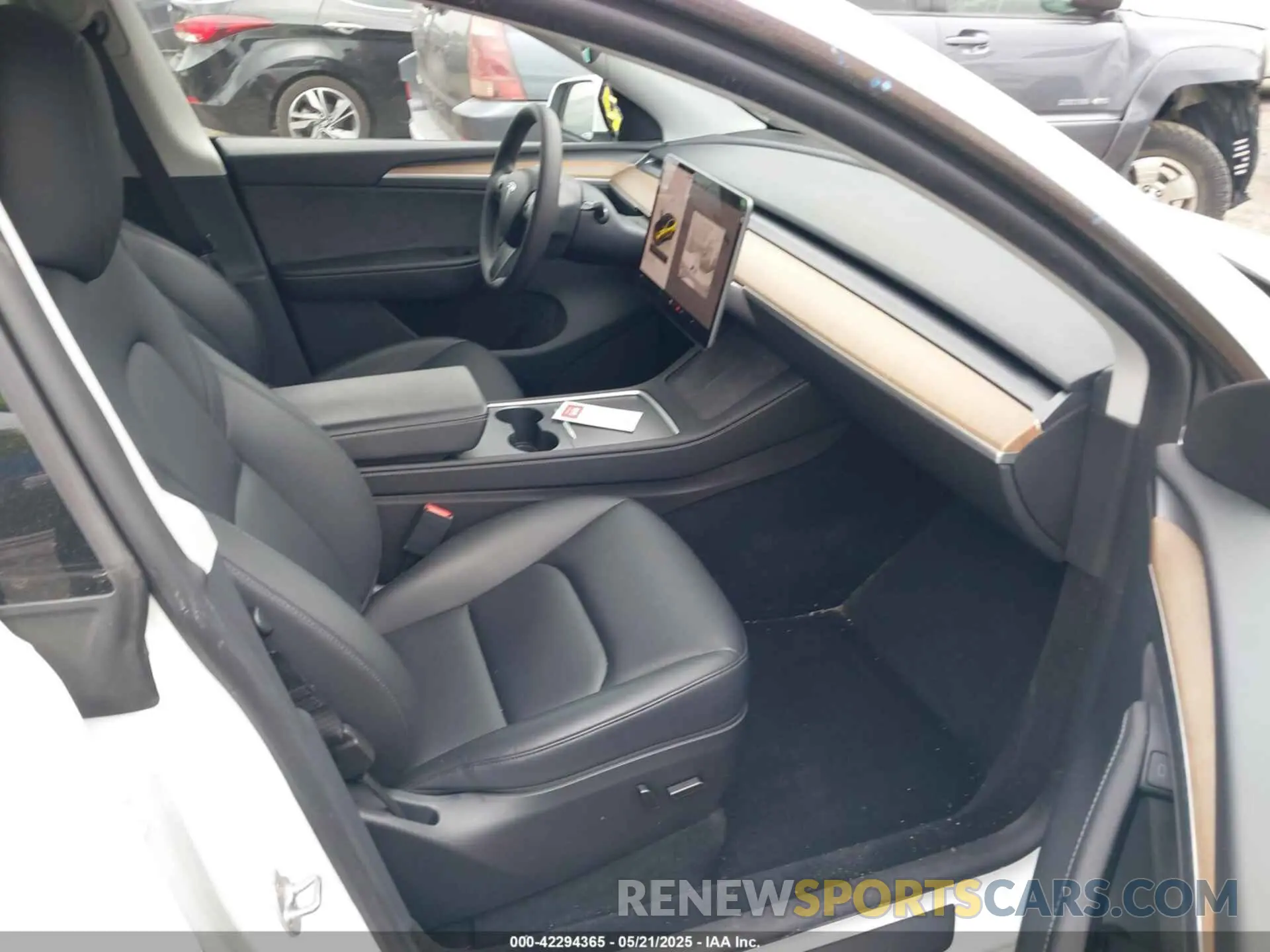 5 Photograph of a damaged car 7SAYGDEEXPA139493 TESLA MODEL Y 2023
