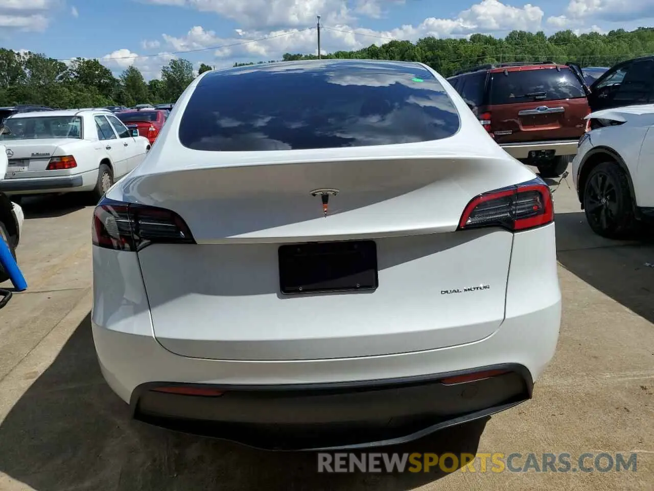 6 Photograph of a damaged car 7SAYGDEEXPA162918 TESLA MODEL Y 2023