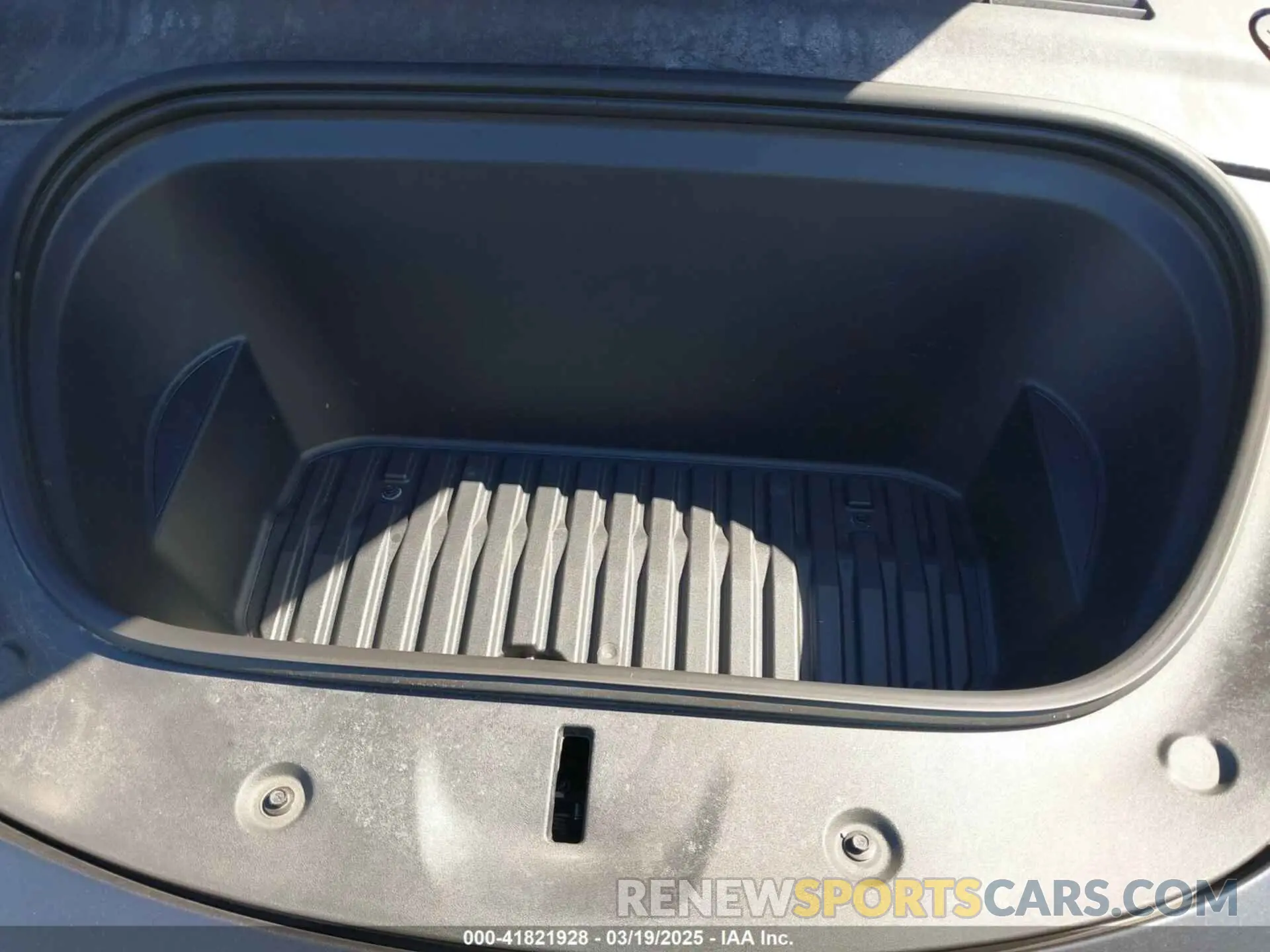 10 Photograph of a damaged car 7SAYGDEEXPA175104 TESLA MODEL Y 2023